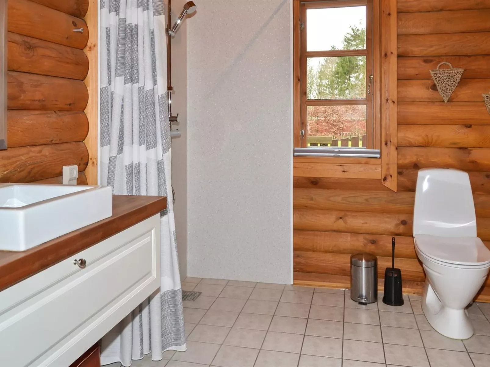 "Frederica" - 30km from the sea-Drinnen