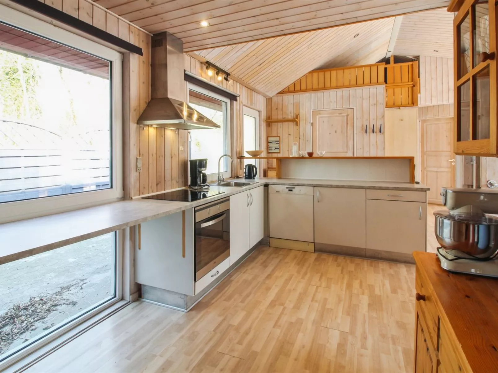 "Edy" - 25km from the sea-Drinnen