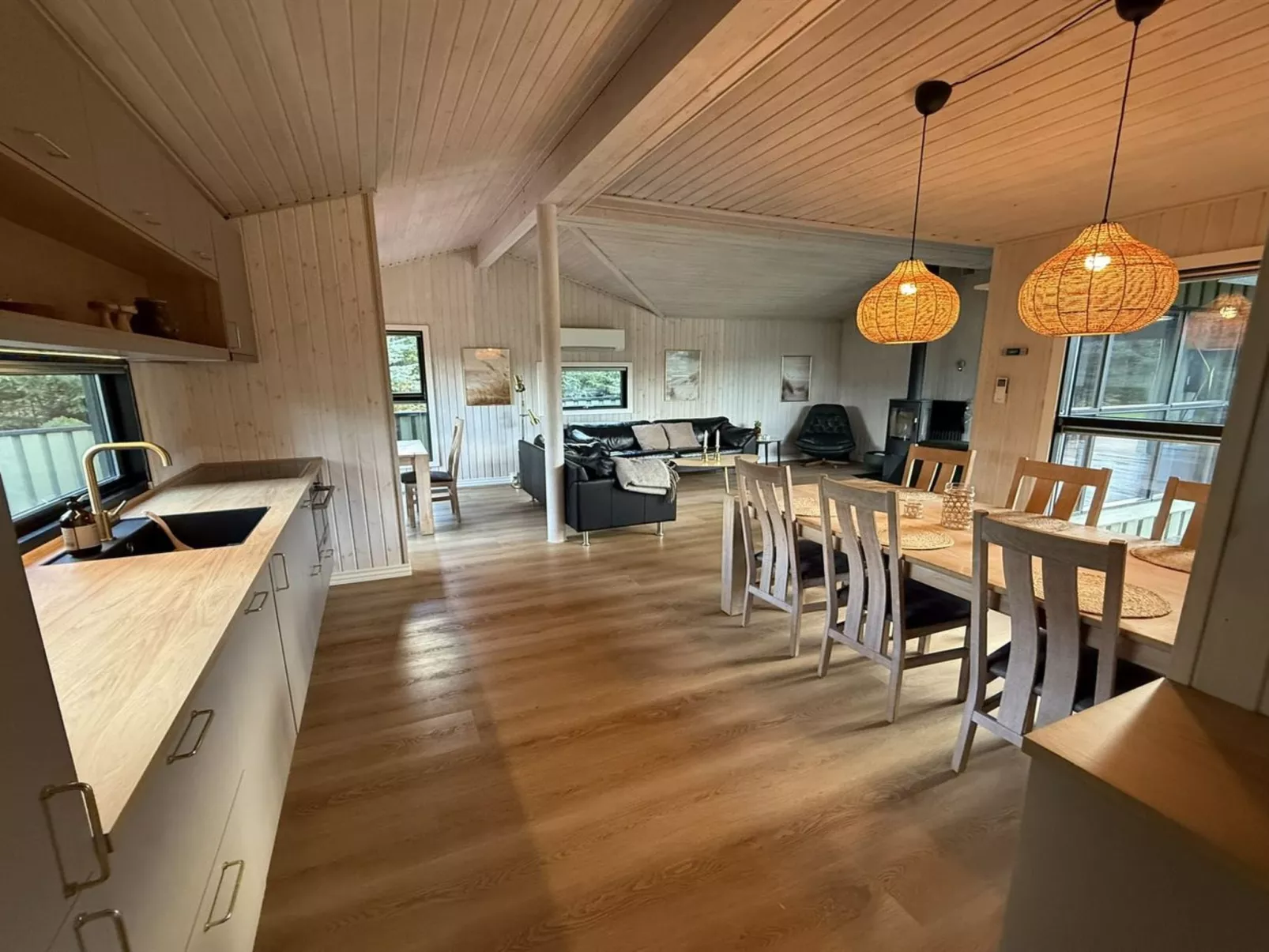 "Glenda" - 3km from the sea-Inside