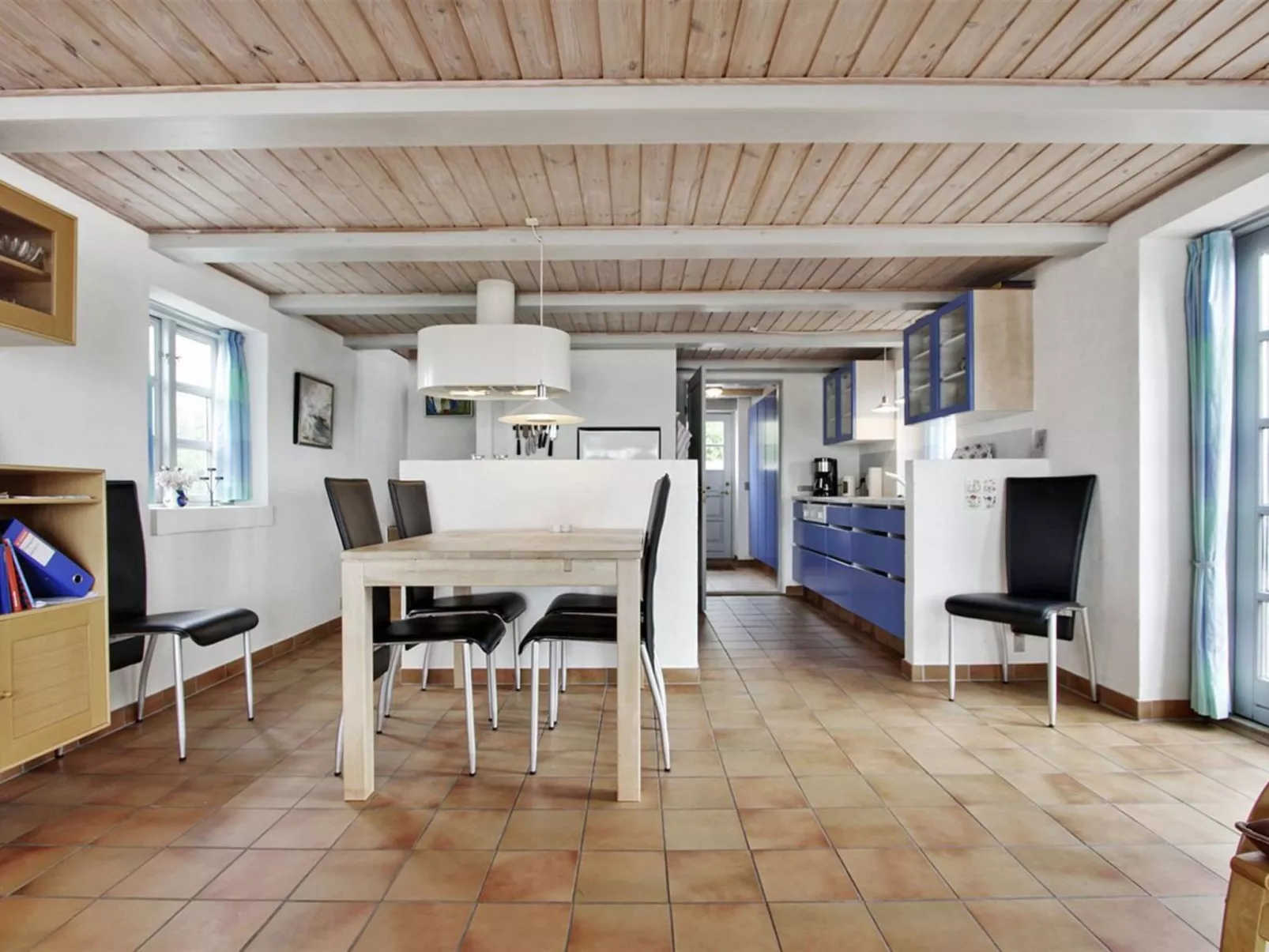 "Pauliina" - 10m to the fjord-Drinnen