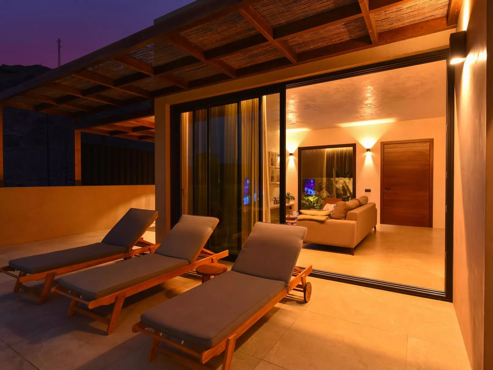 Almadies Tauro - Outside