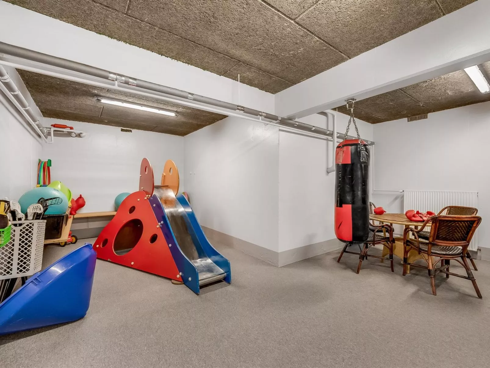 "Alvy" - 100m to the fjord-Inside