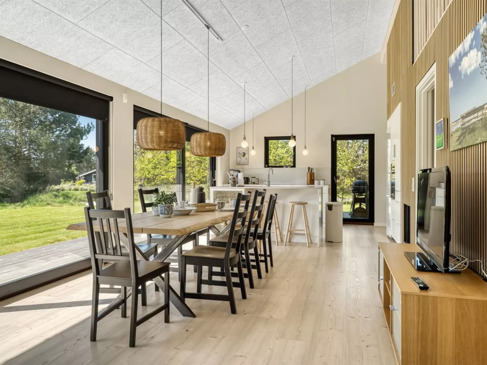 "Alfrede" -  from the sea-Dedans