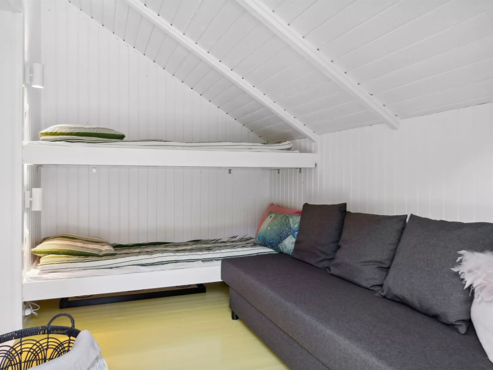 "Jahn" - 1.8km from the sea-Dedans