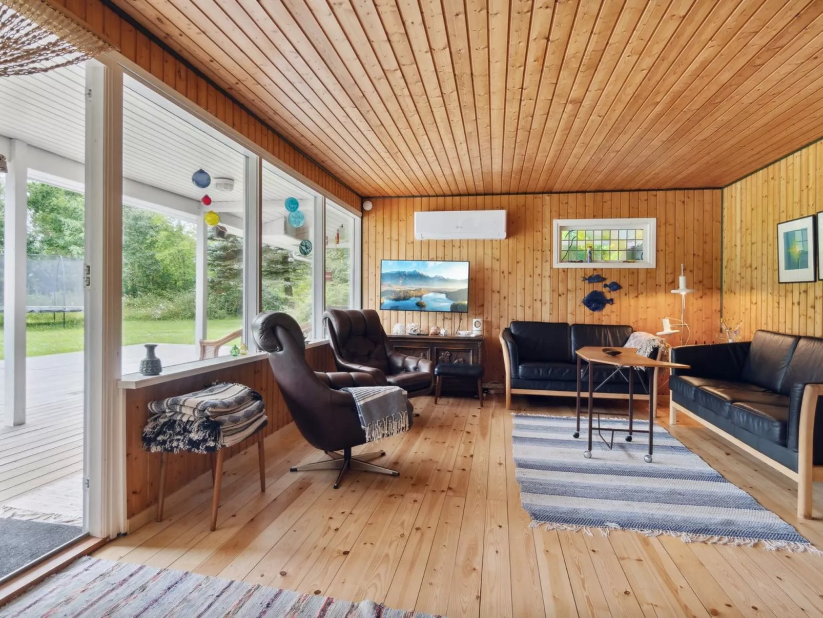 "Gunlög" - 1.3km from the sea-Inside