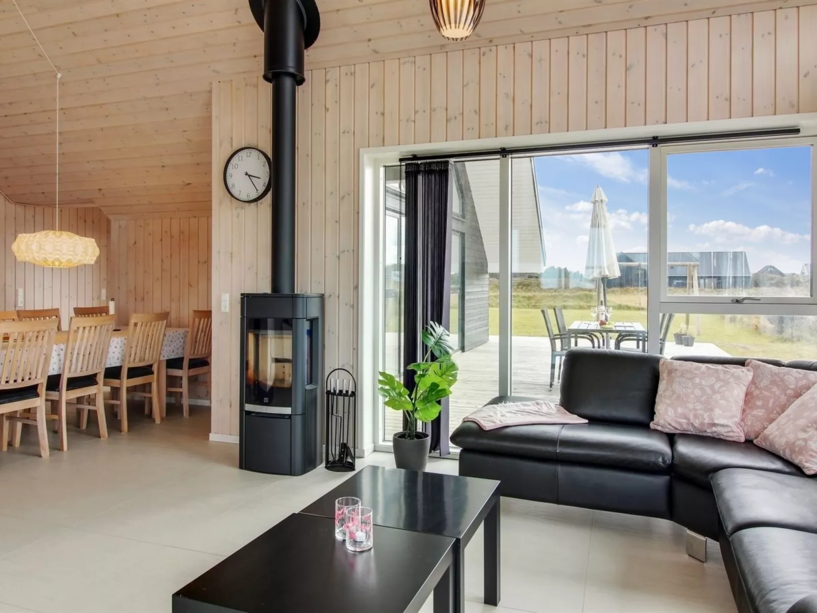 "Othinkarl" - 100m from the sea-Inside