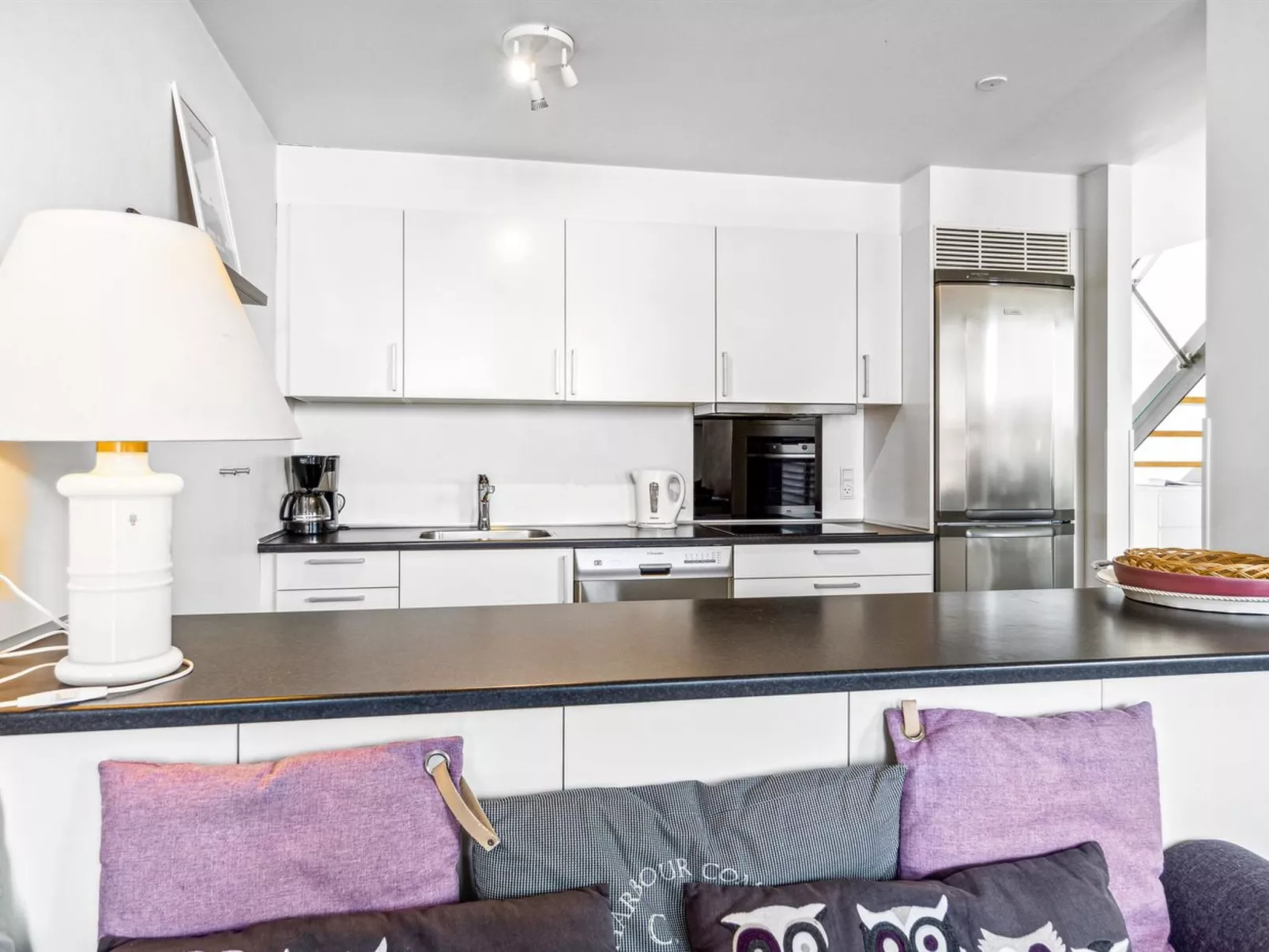 "Kimi" - 100m from the sea-Inside