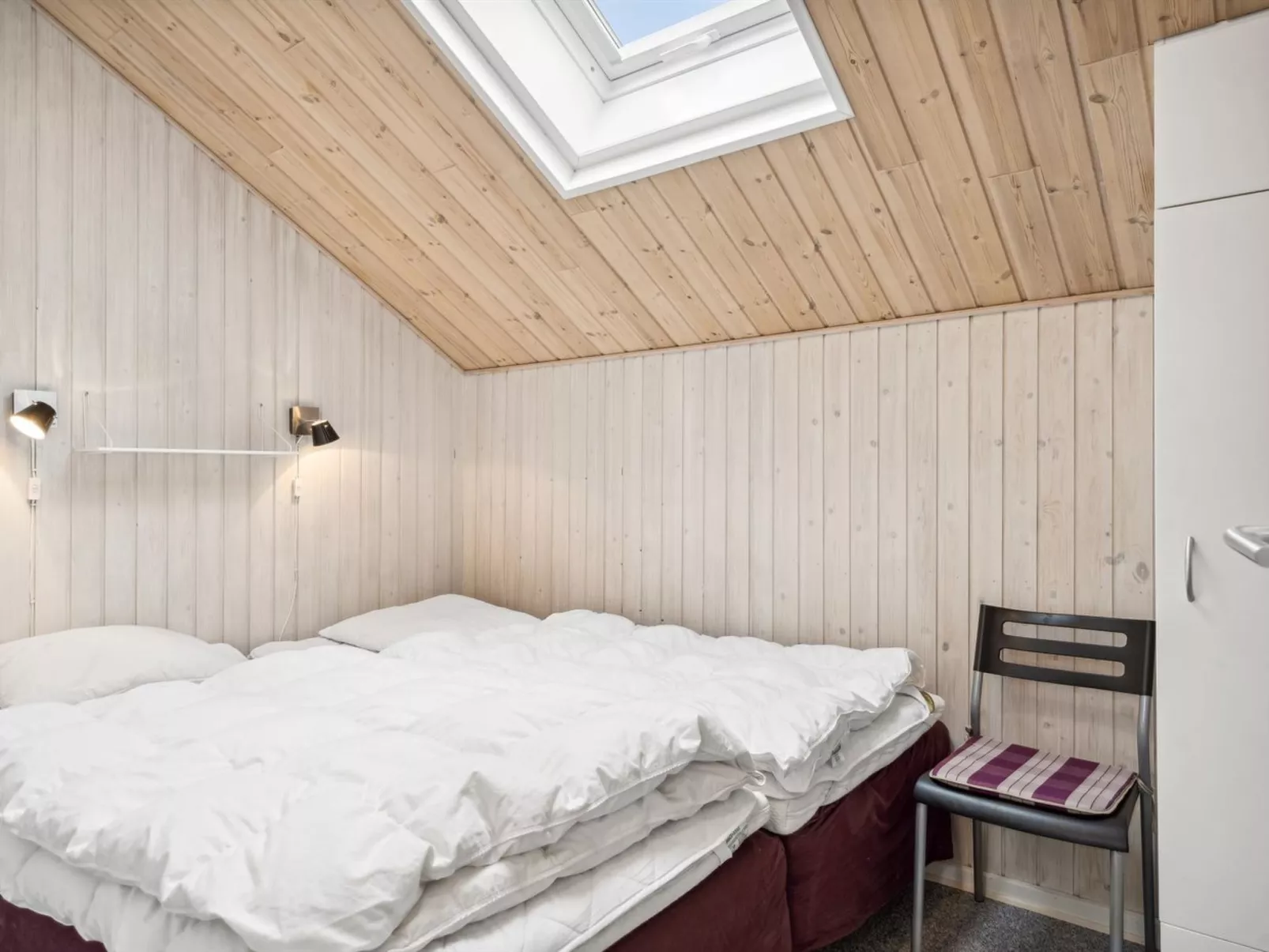 "Rohan" - 2.2km from the sea-Inside