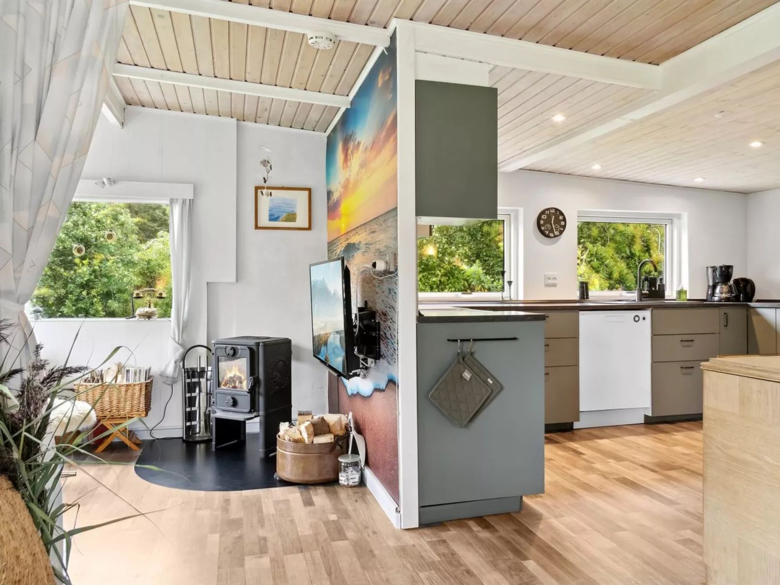 "Aslak" - 600m from the sea-Drinnen