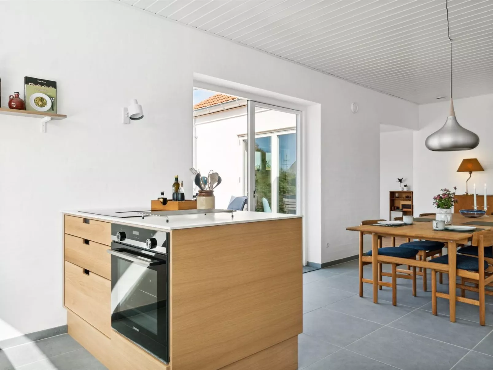 "Yakari" - 1km from the sea-Inside