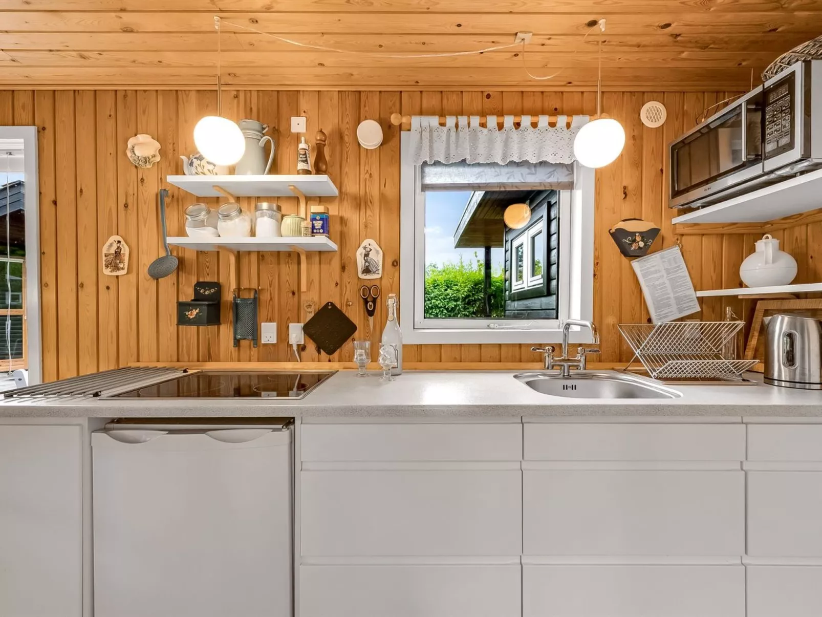 "Fifi" - 200m to the fjord-Inside