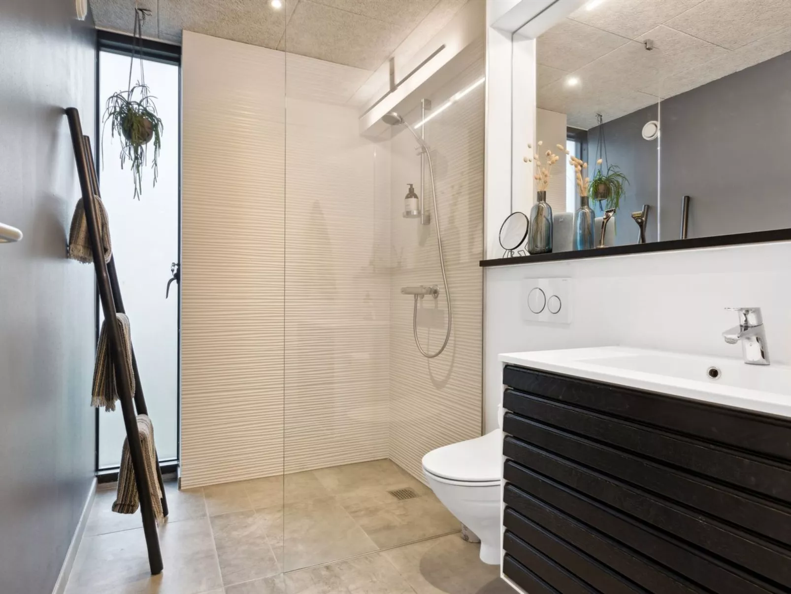 "Iarund" - 600m from the sea-Inside