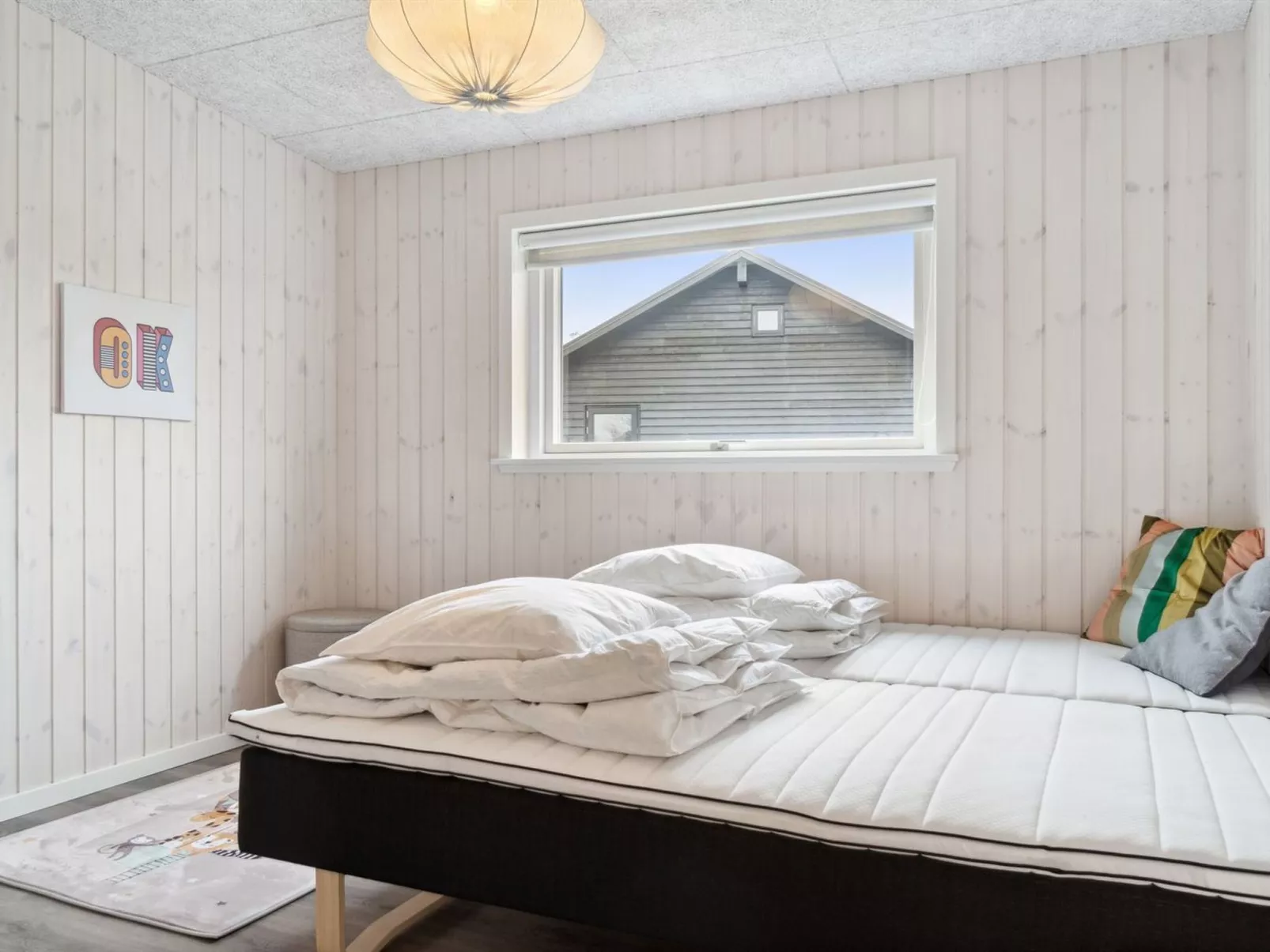 "Harrieth" - 300m from the sea-Inside