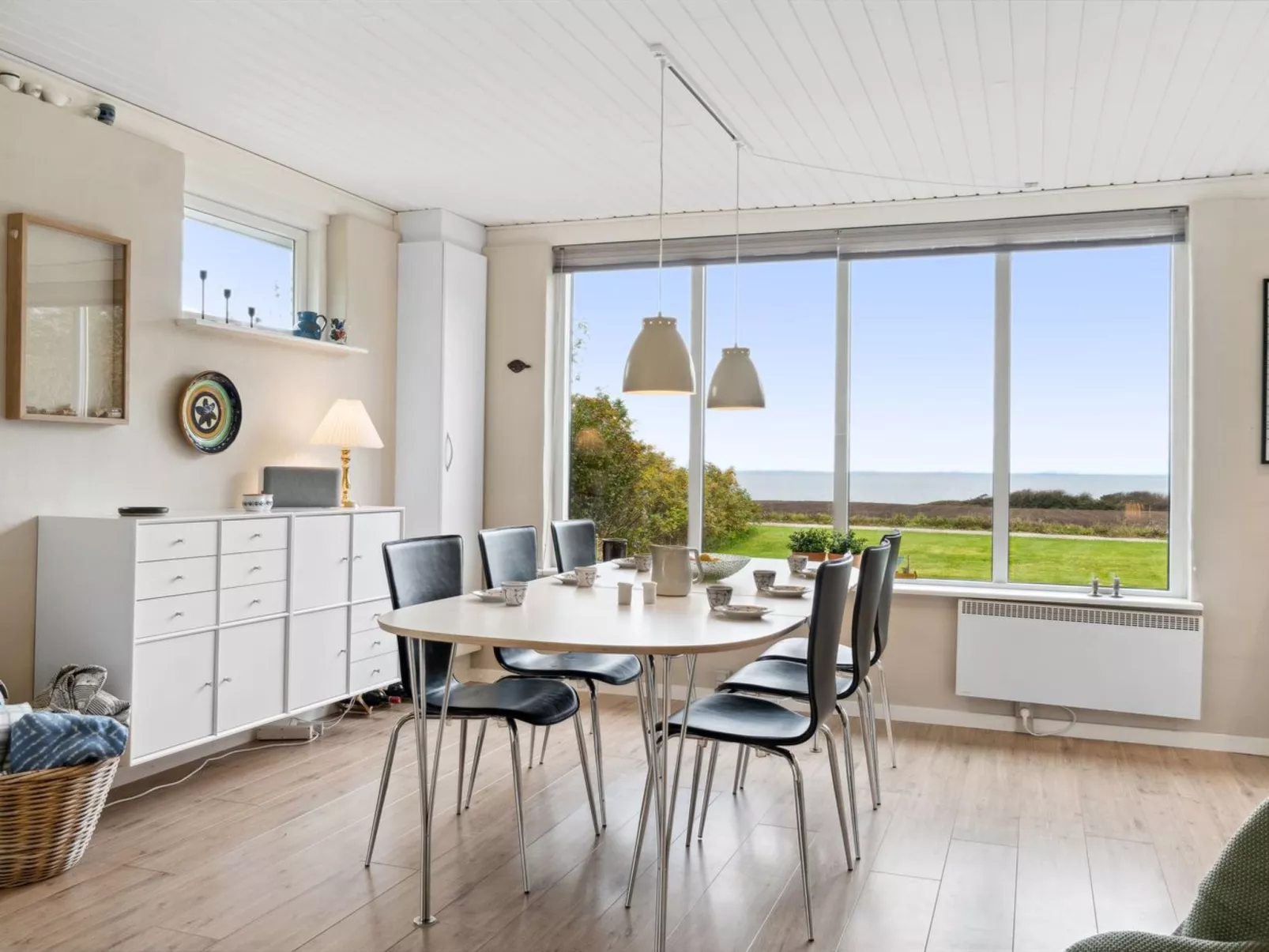 "Luchia" - 200m to the fjord-Drinnen