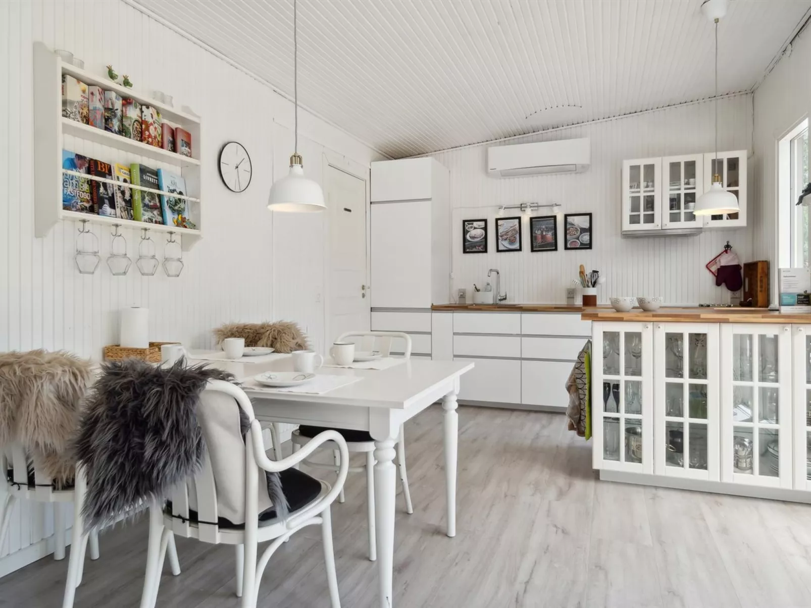 "Thorlak" - 860m from the sea-Inside