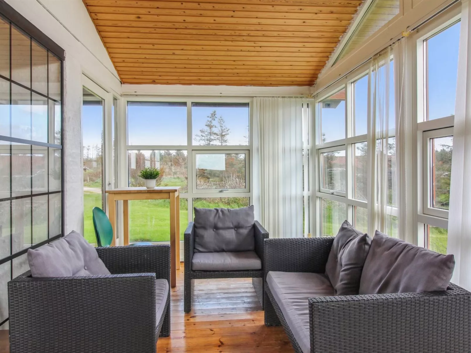 "Skyler" - 400m from the sea-Dedans