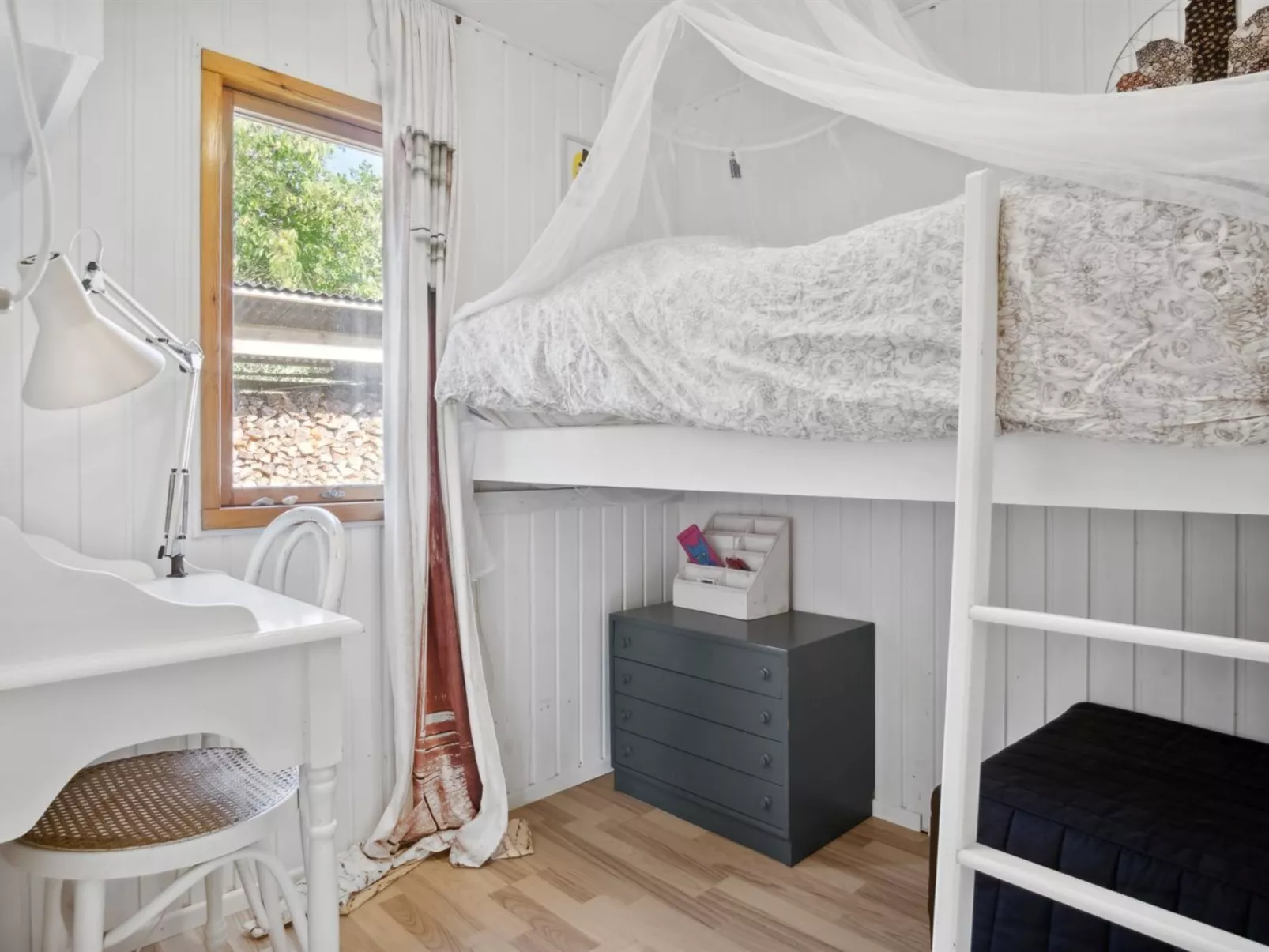 "Fintan" - 1km from the sea-Inside