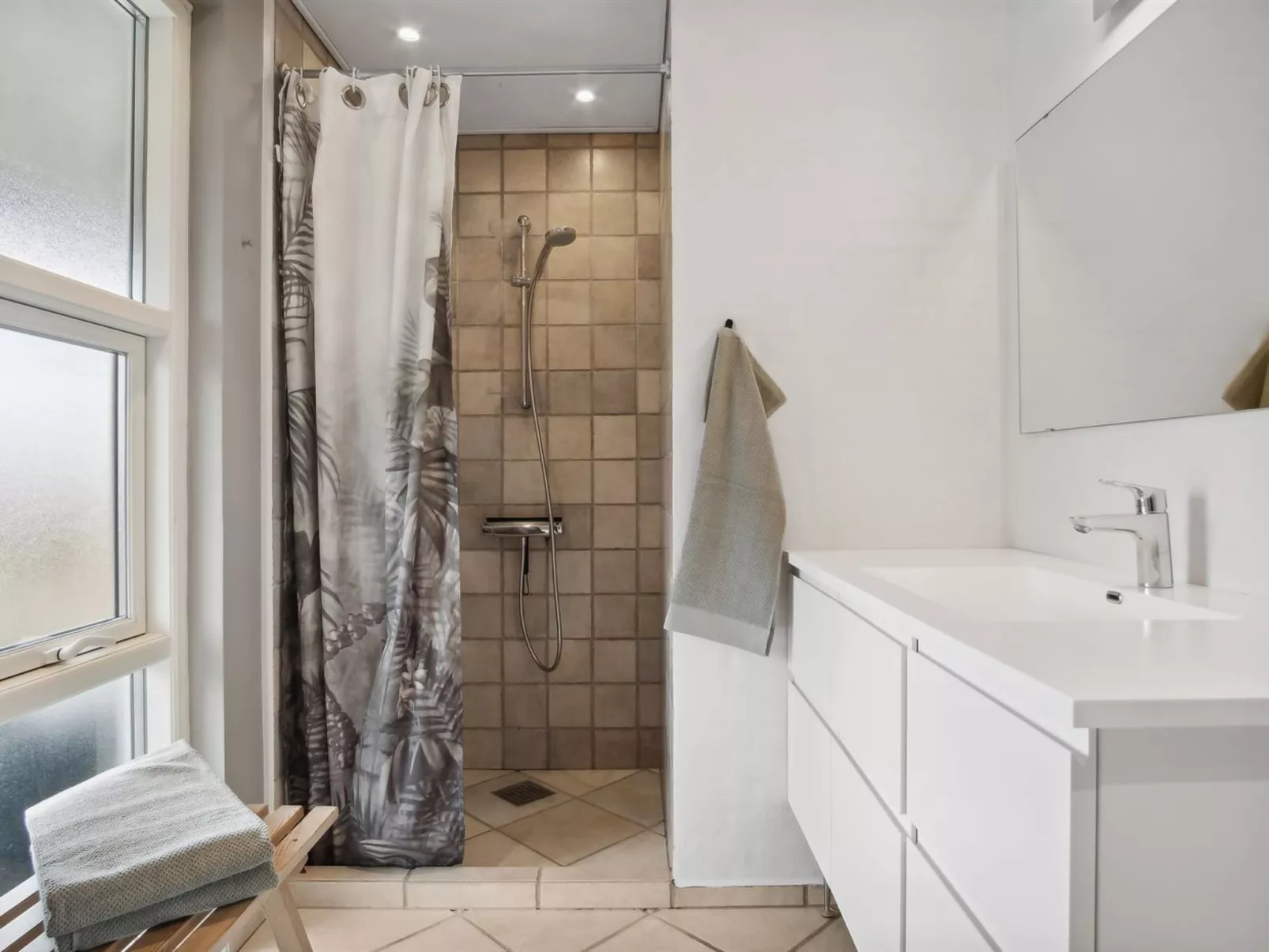 "Andrine" - 700m from the sea-Drinnen