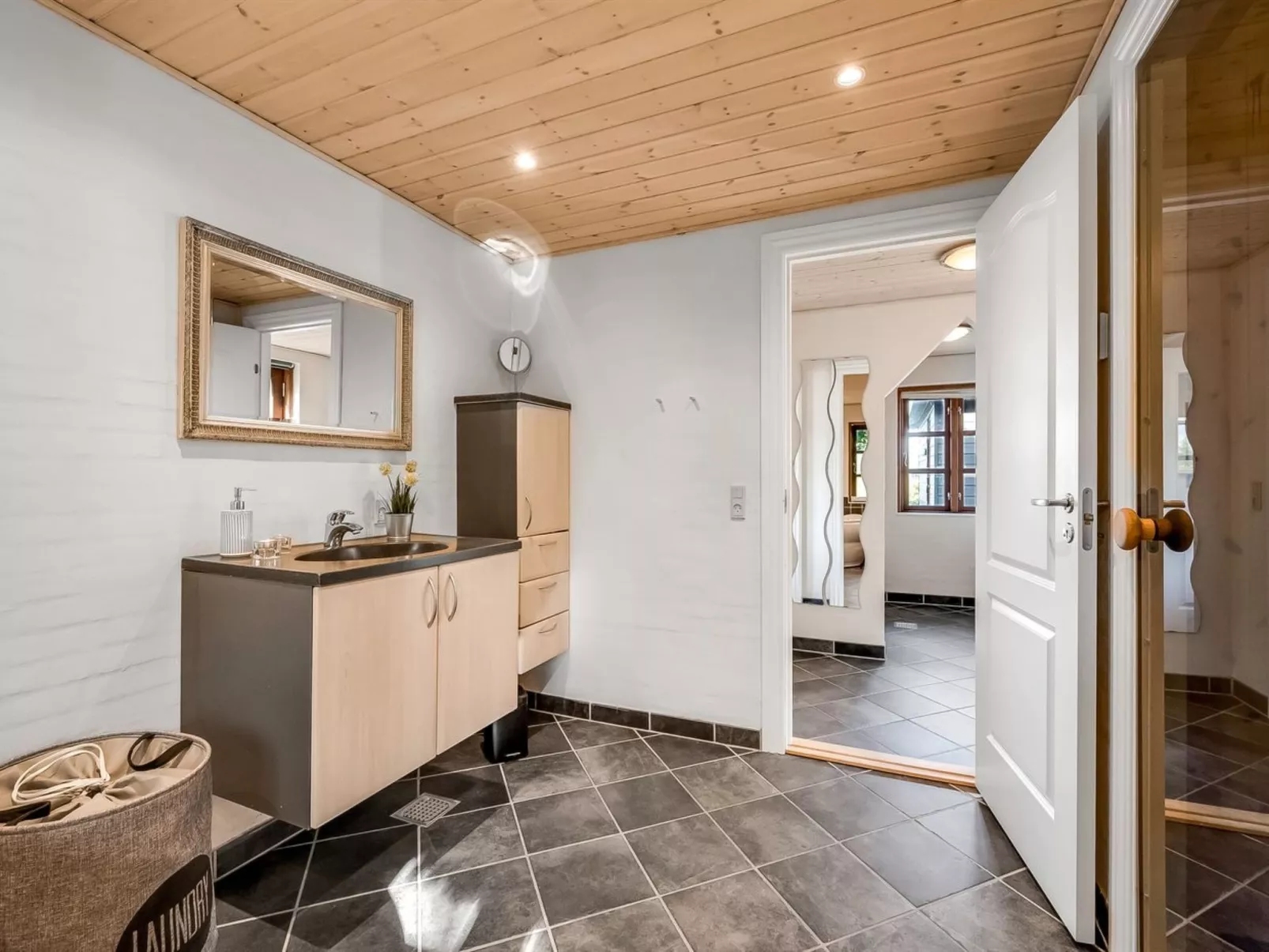 "Hendrina" - 250m to the fjord-Inside