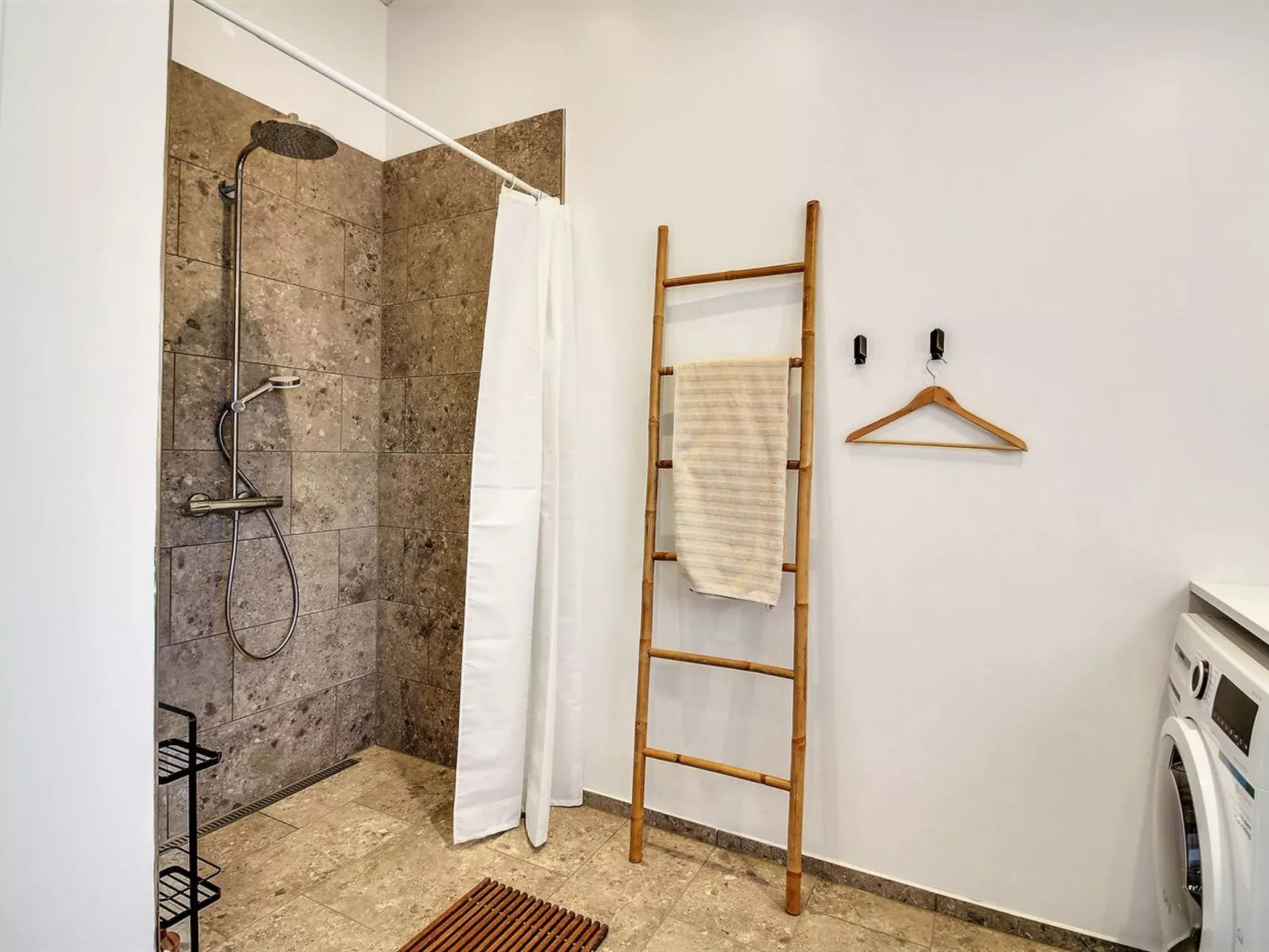 "Aleko" - 2.5km from the sea-Inside