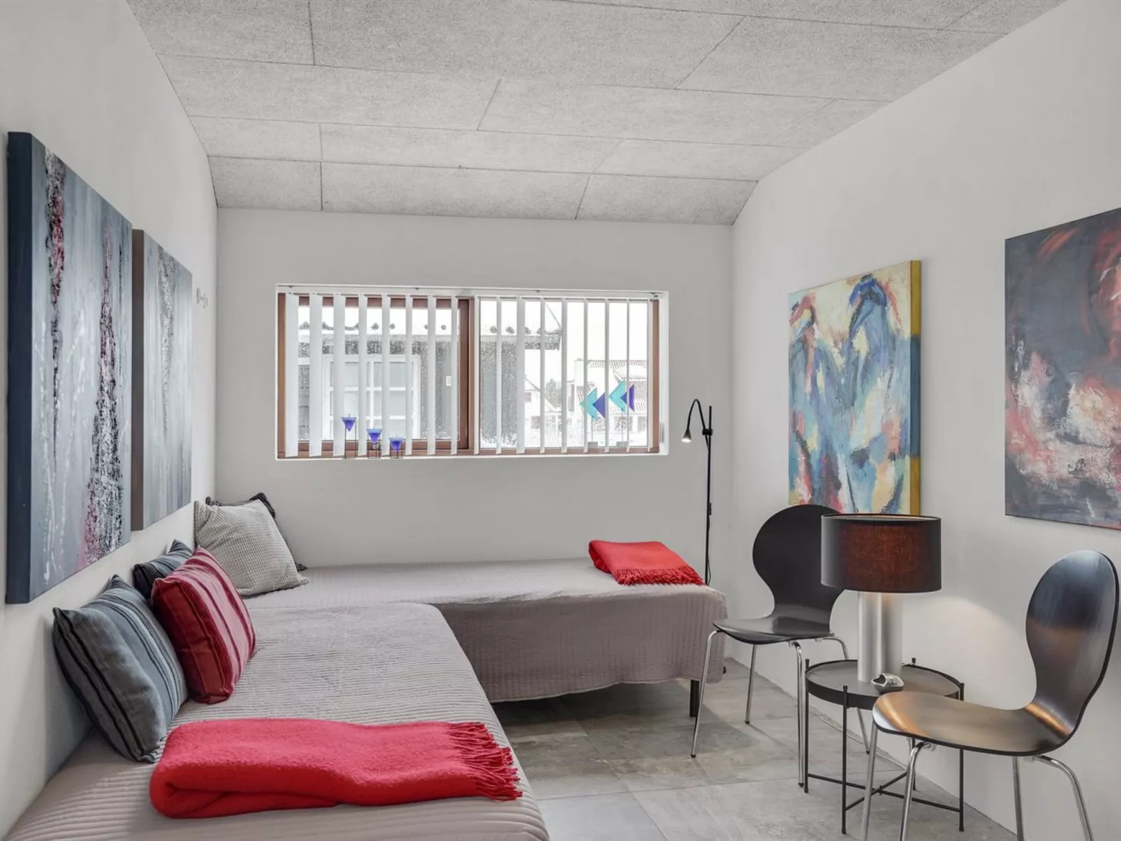 "Aaran" - 700m from the sea-Inside