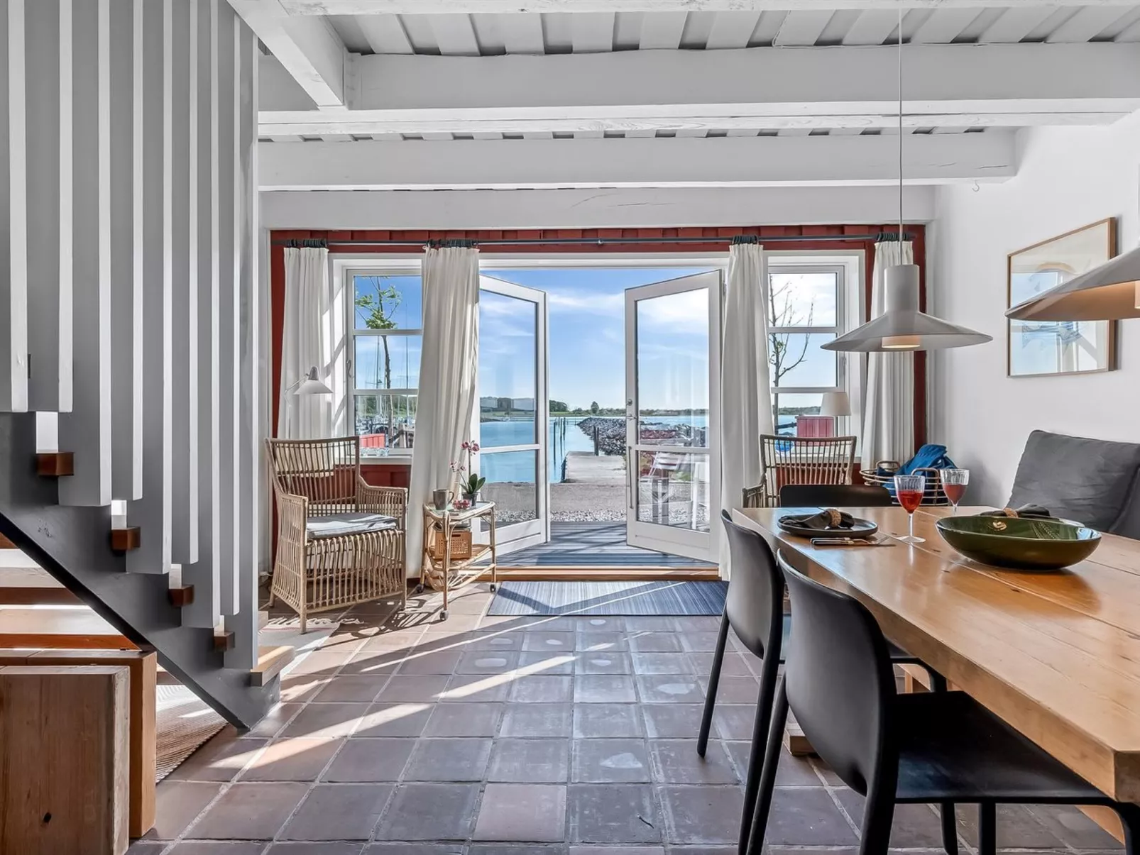 "Adils" - 5m from the sea-Drinnen