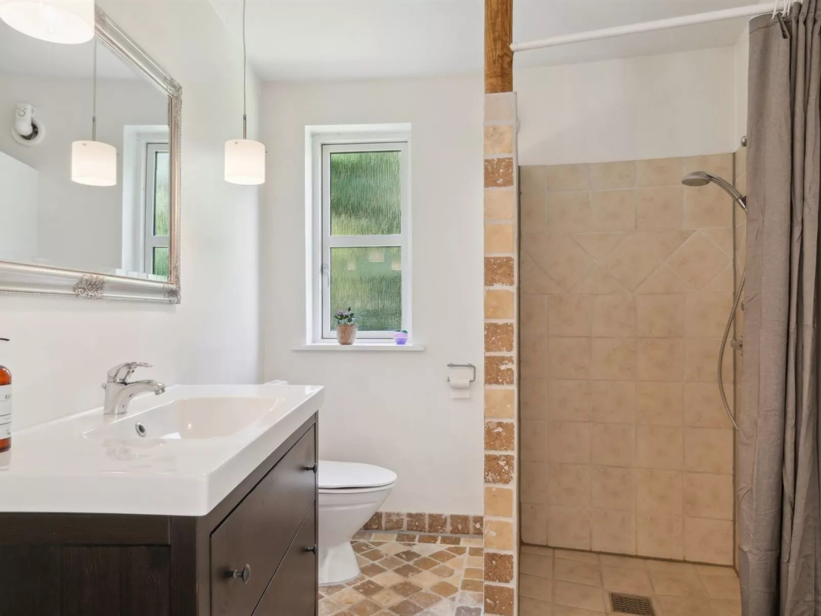 "Vemund" - 100m to the fjord-Drinnen