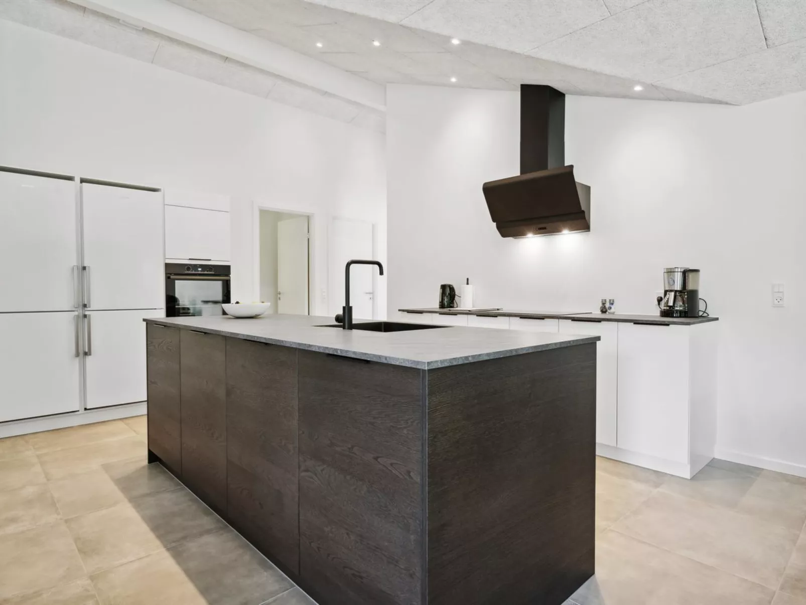 "Robert" - 30km from the sea-Inside