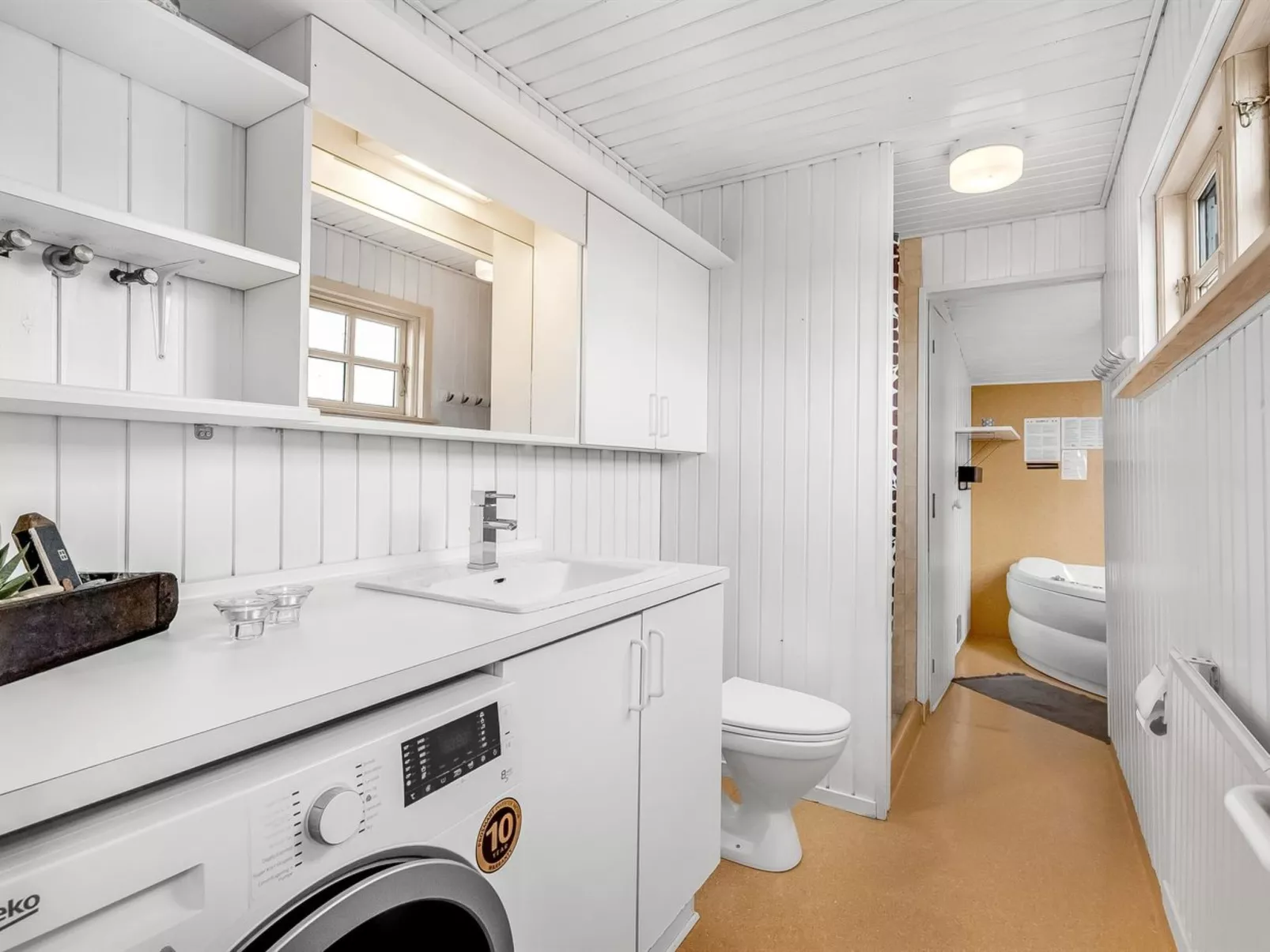 "Venla" -  from the sea-Drinnen