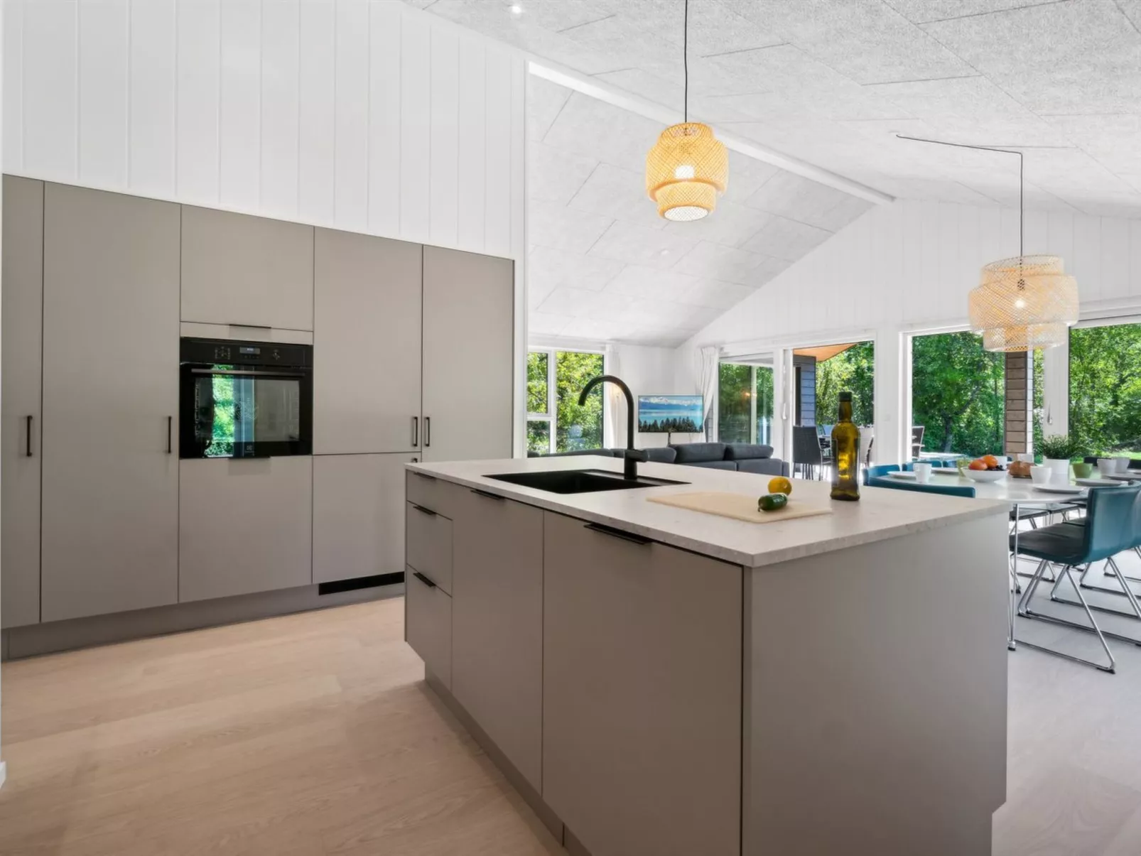 "Nicolas" - 500m from the sea-Dedans