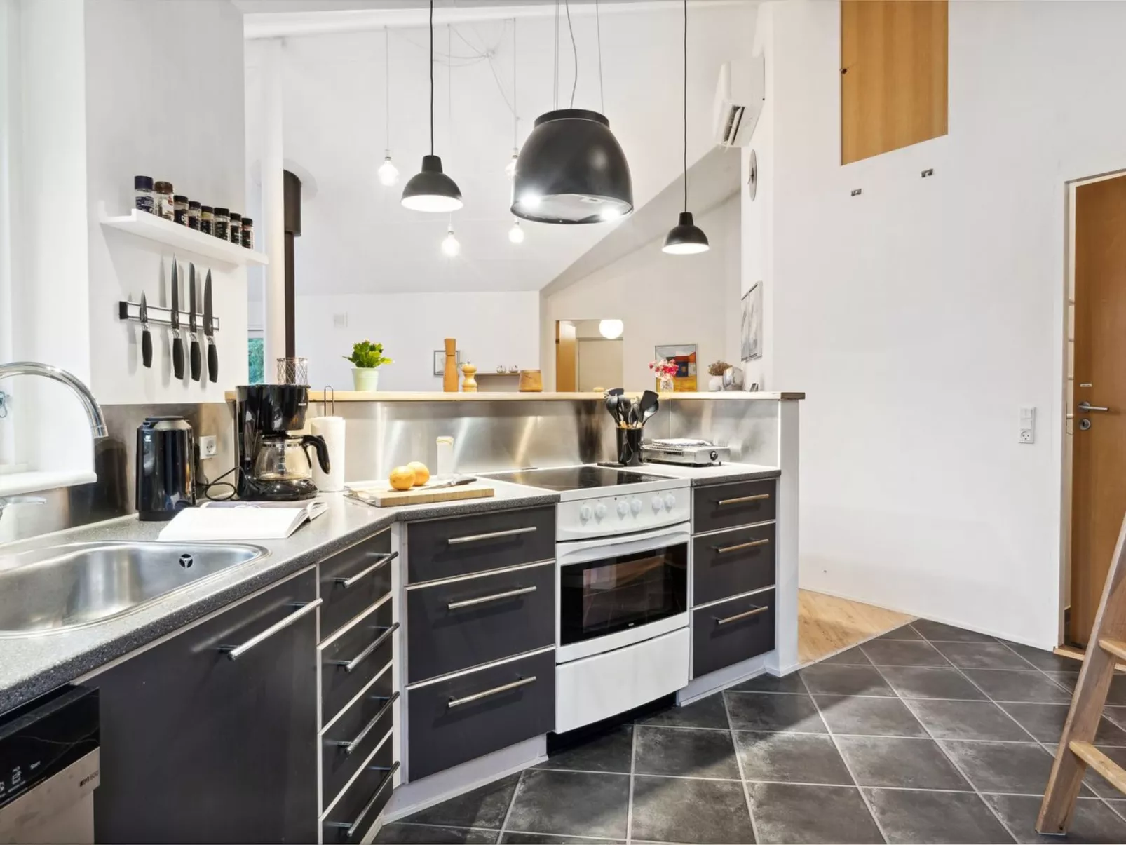 "Guri" - 600m to the fjord-Dedans