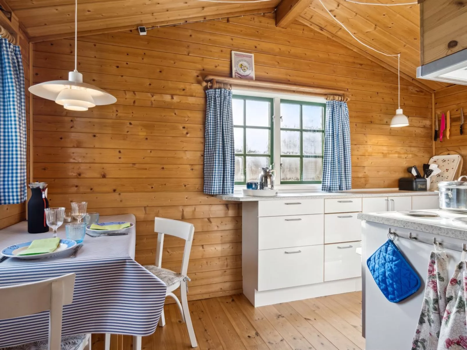 "Bonde" - 800m to the fjord-Inside