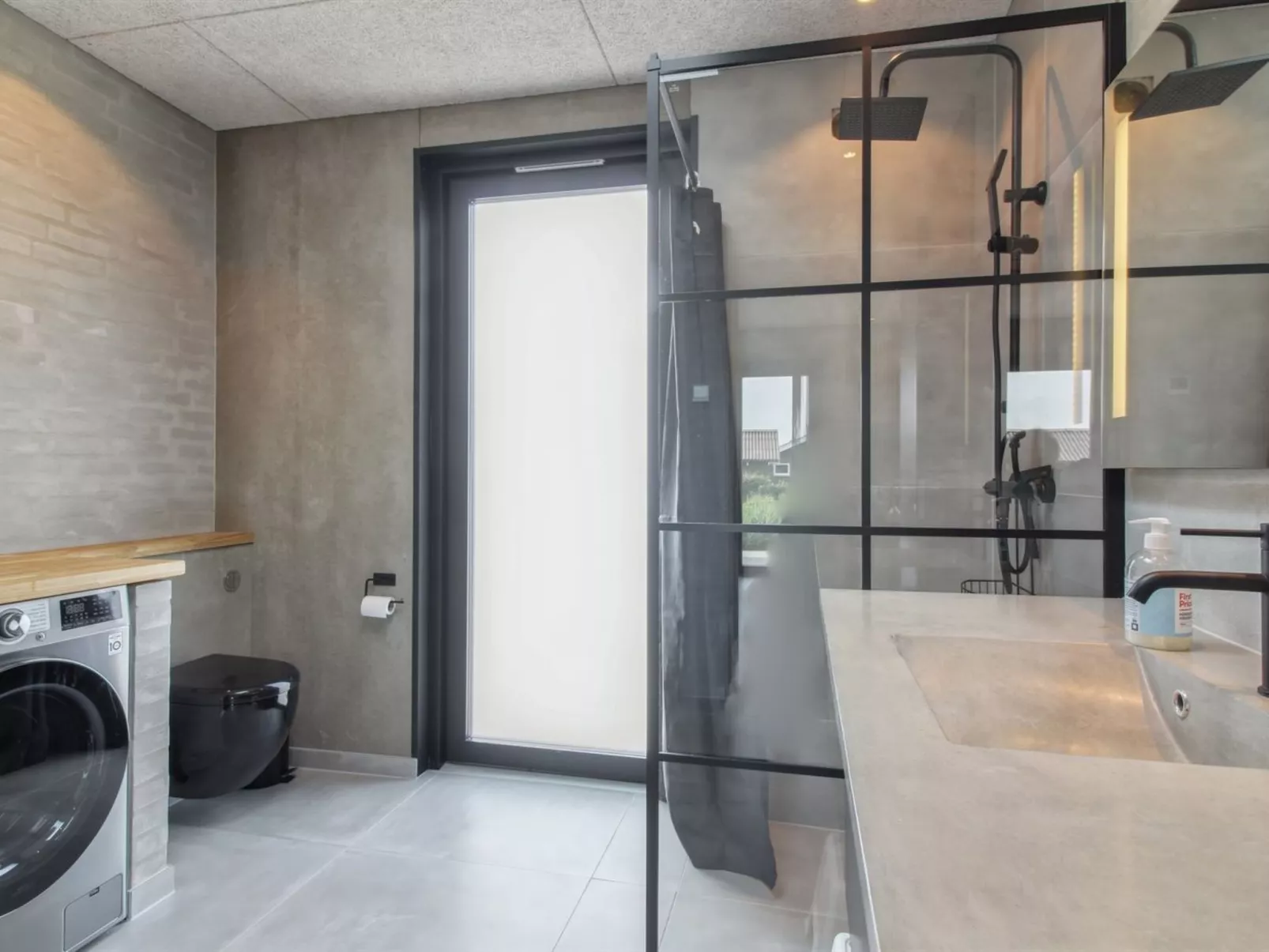 "Lima" - 200m from the sea-Drinnen