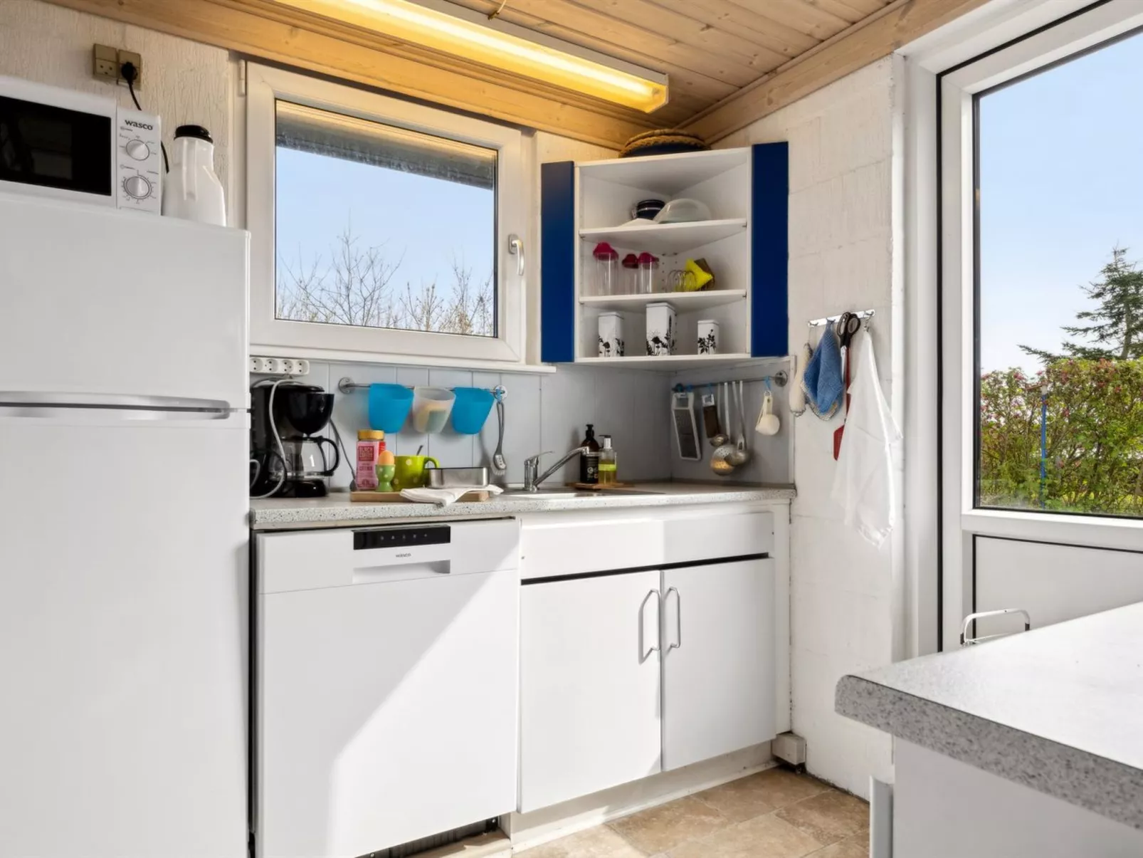 "Aletha" - 300m to the fjord-Drinnen