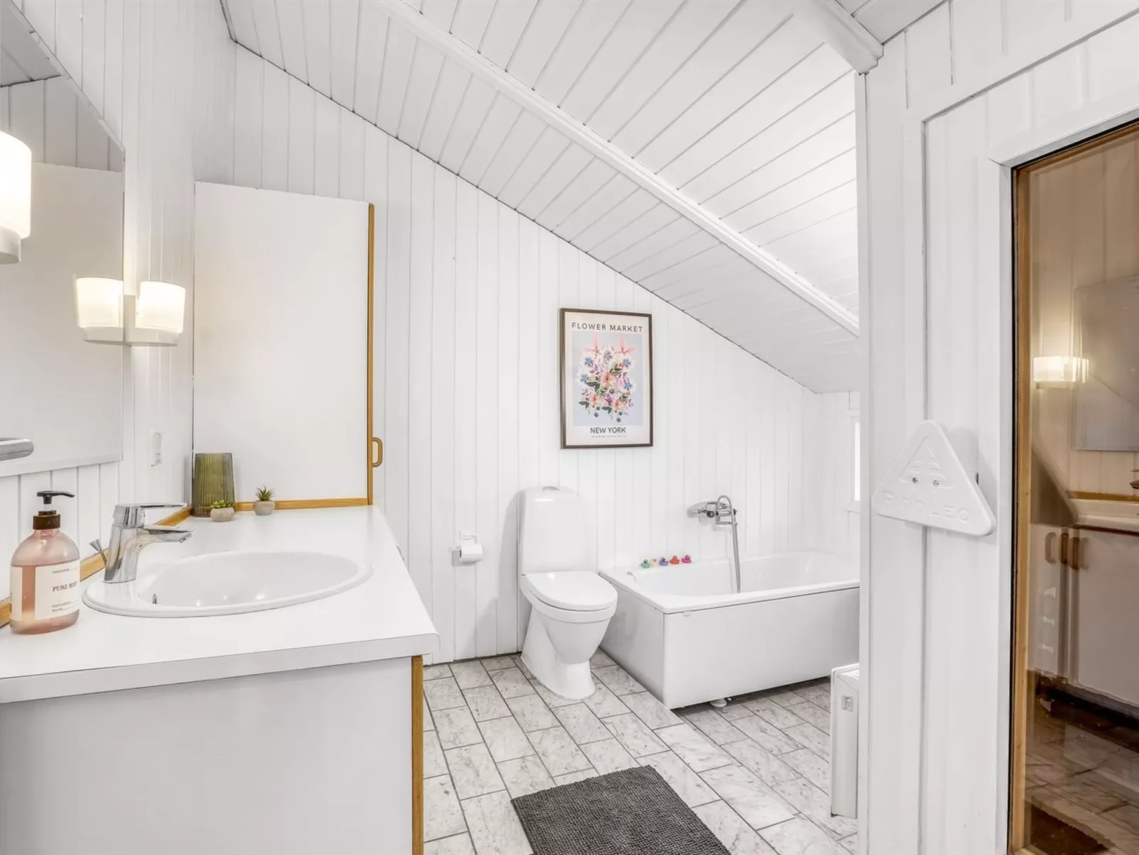 "Bjart" - 1.5km from the sea-Dedans