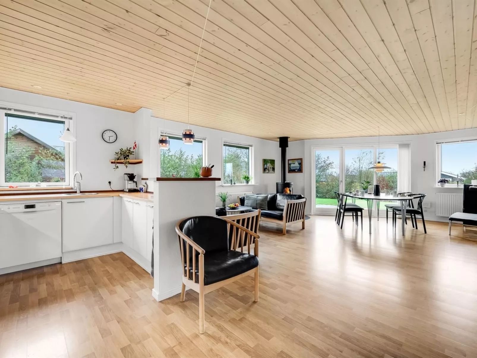 "Ensio" - 300m to the fjord-Inside