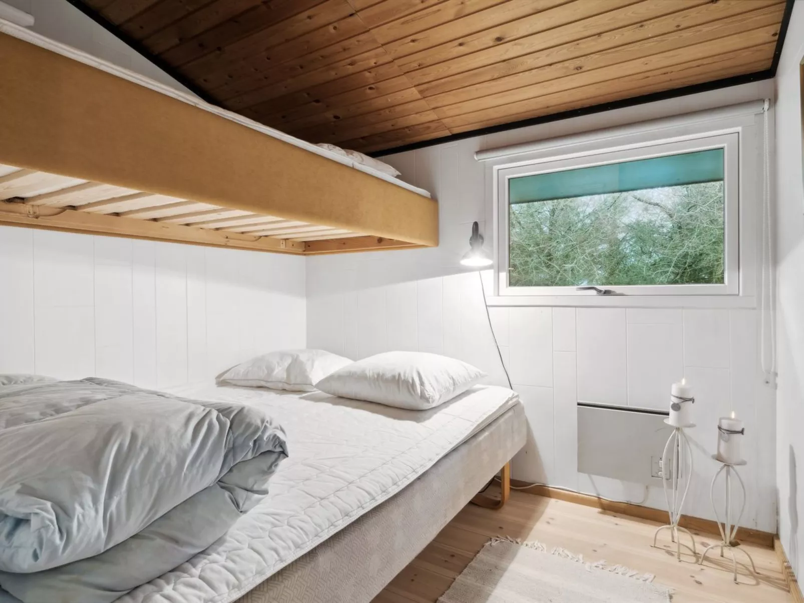 "Suri" - 200m to the fjord-Inside