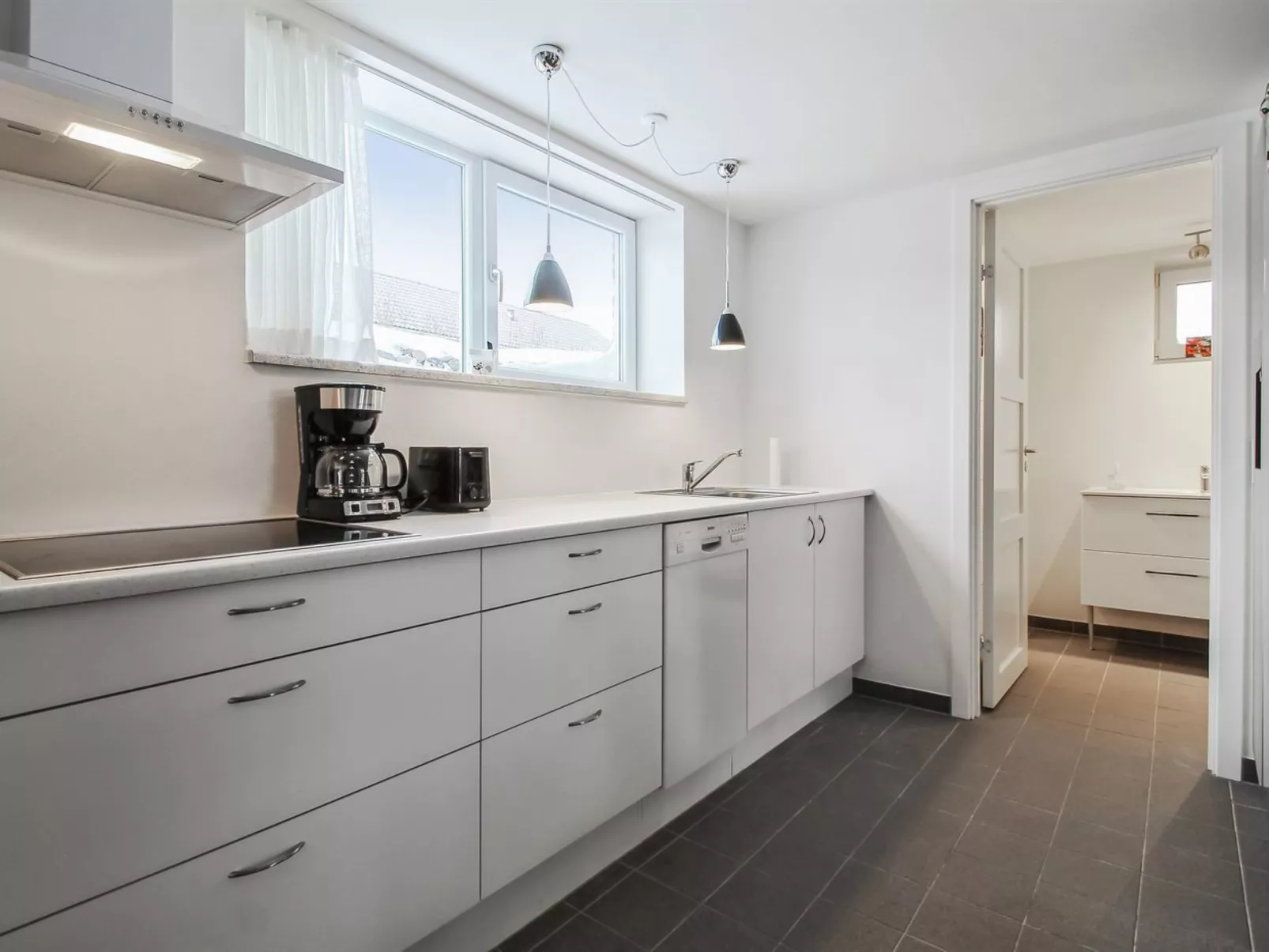 "Mirja" - 50m to the fjord-Drinnen