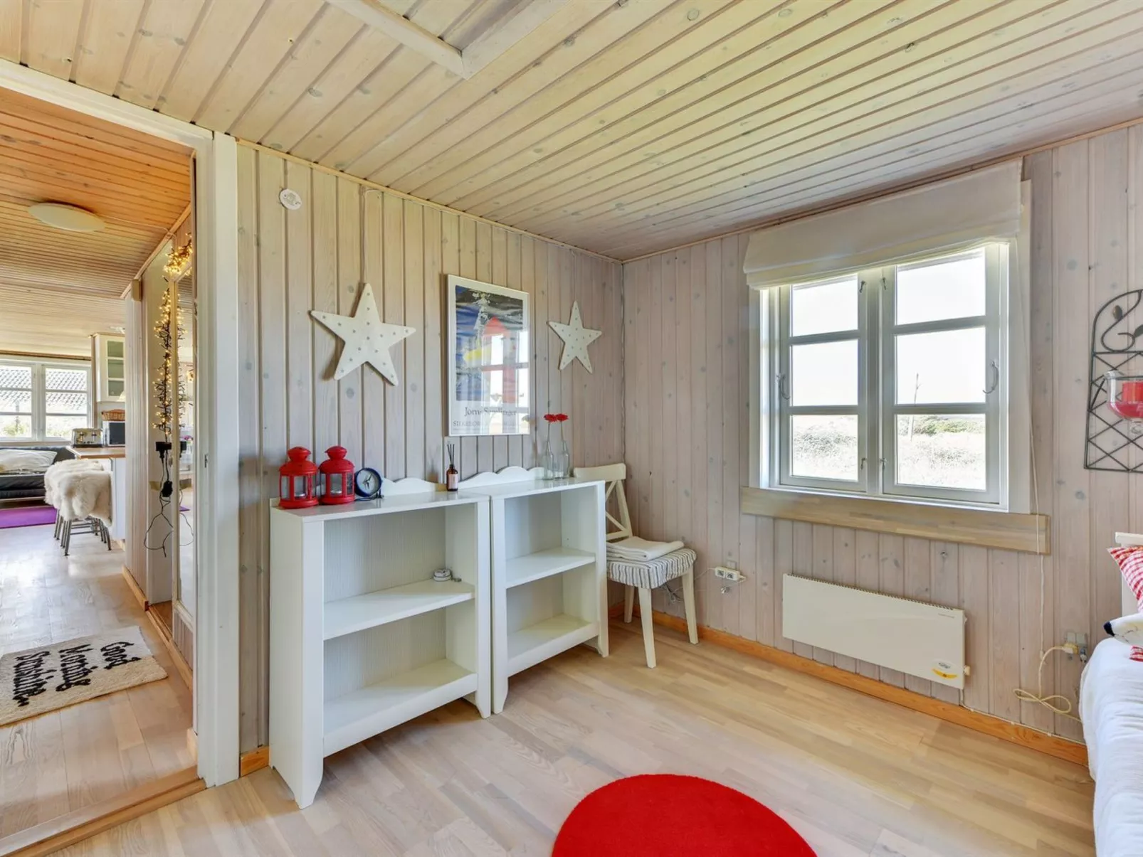 "Heilo" -  from the sea-Drinnen