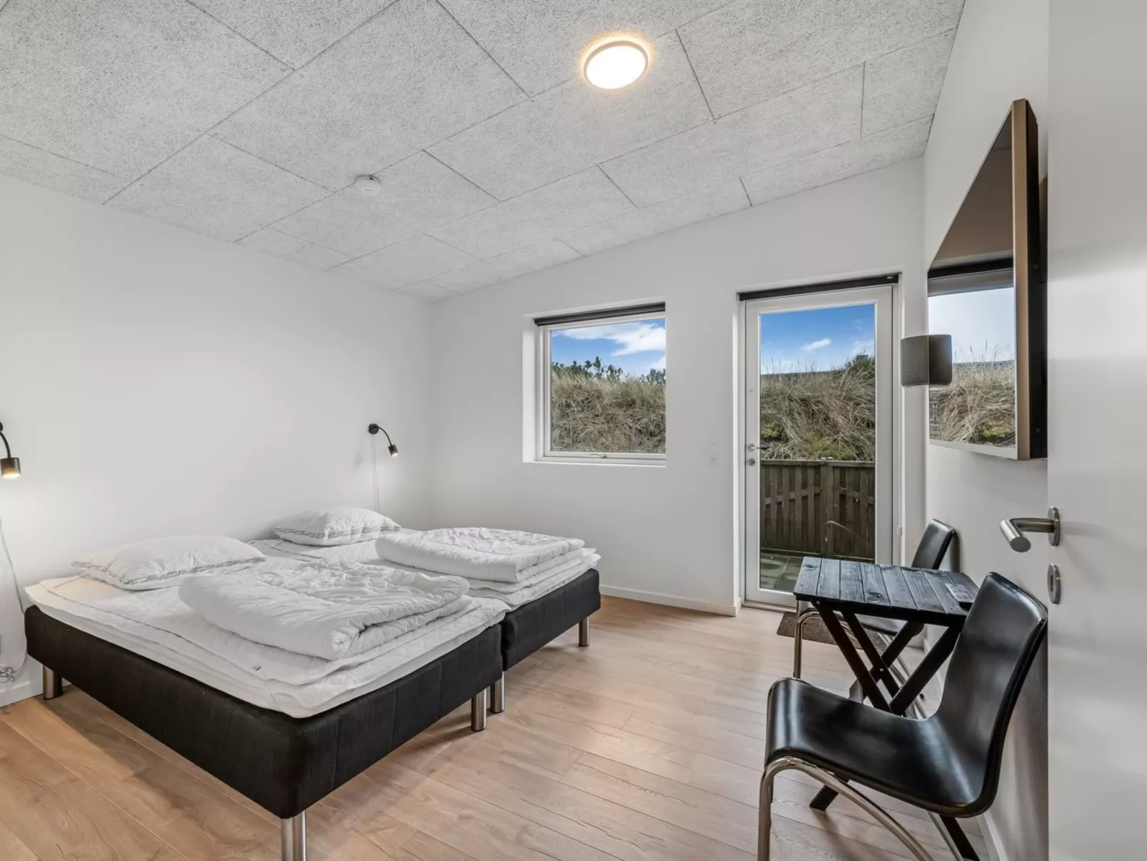 "Clarabelle" - 1.2km from the sea-Inside