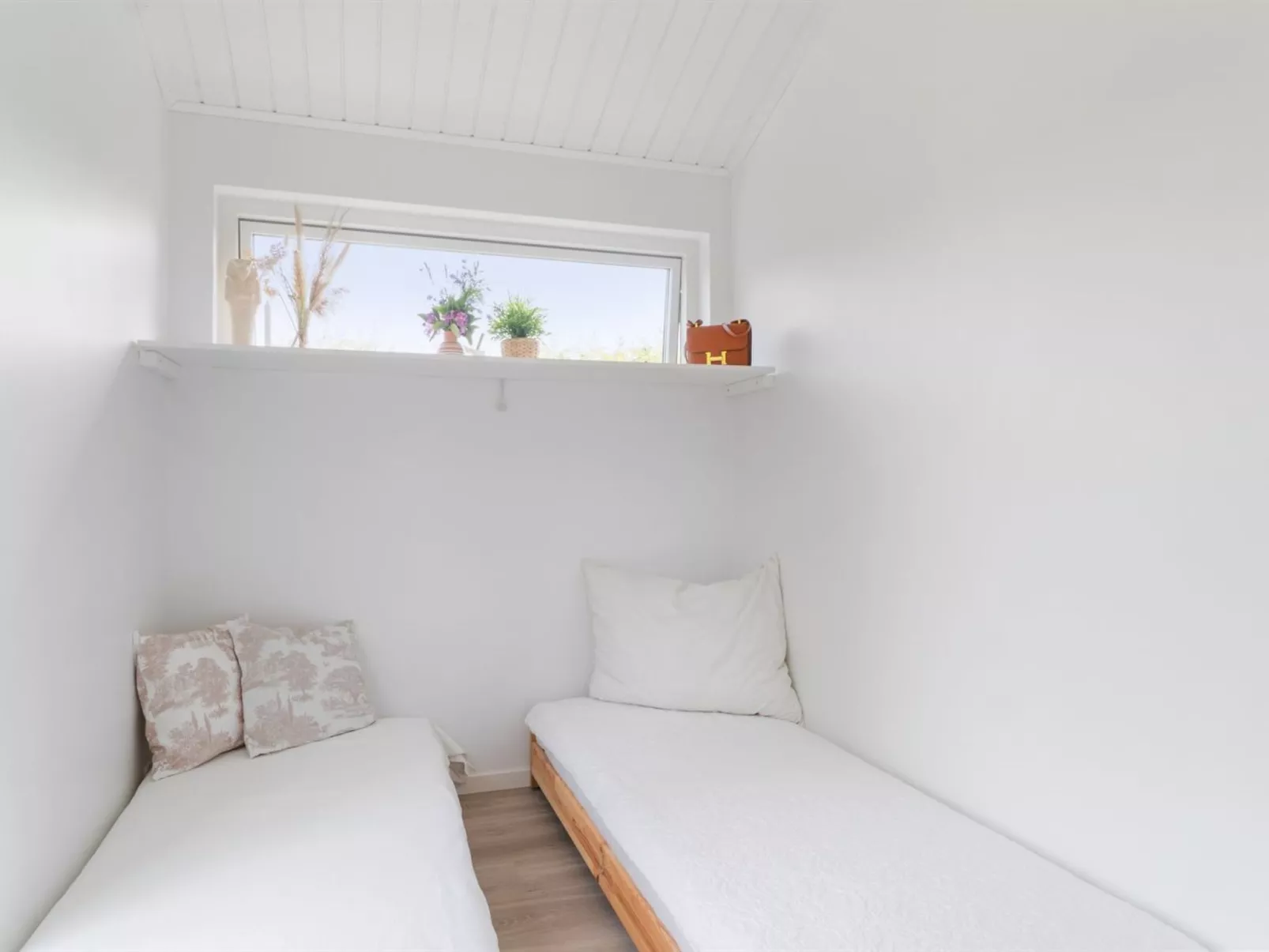 "Sys" - 150m from the sea-Inside