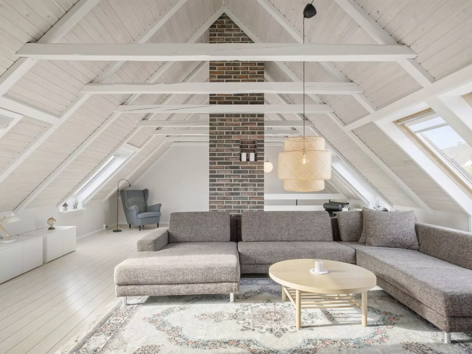 "Edin" - 100m from the sea-Drinnen