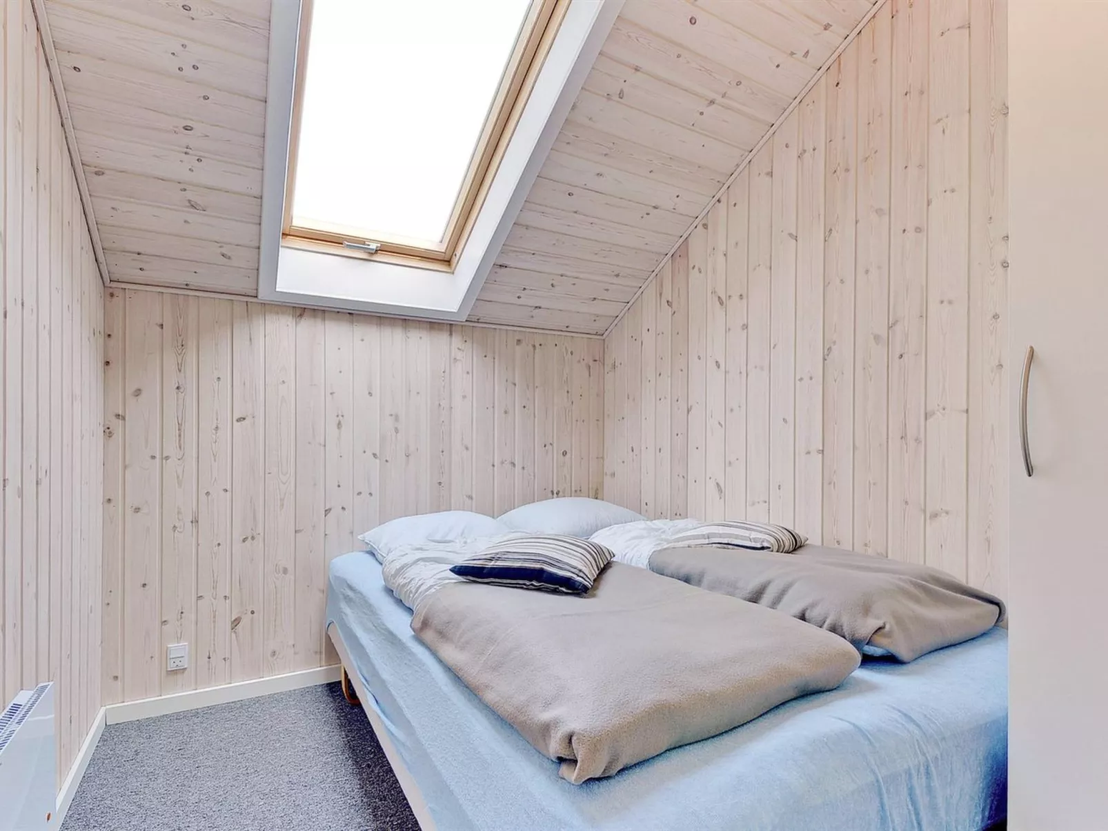 "Saila" - 500m to the fjord-Inside