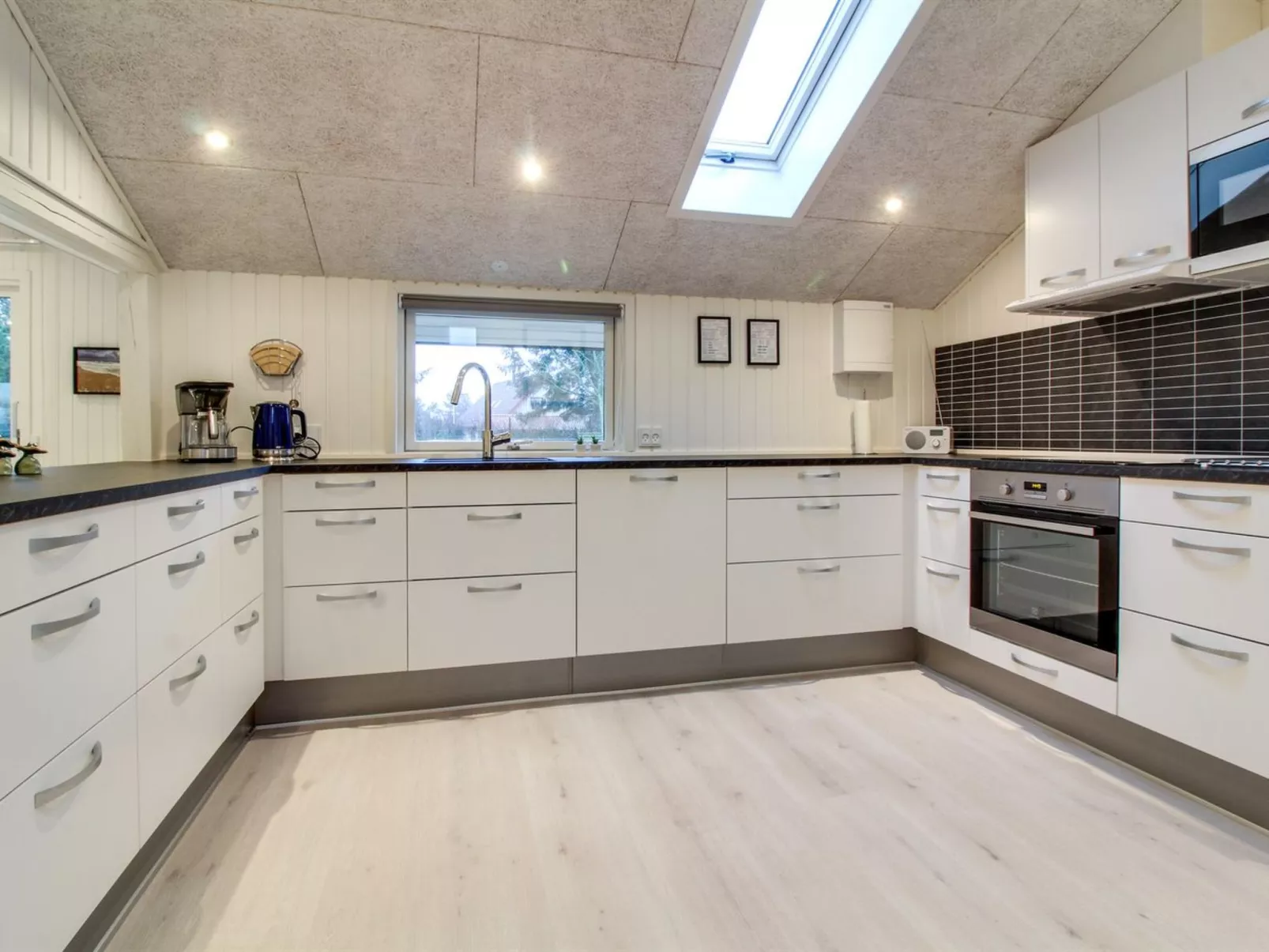 "Ria" - 250m from the sea-Inside