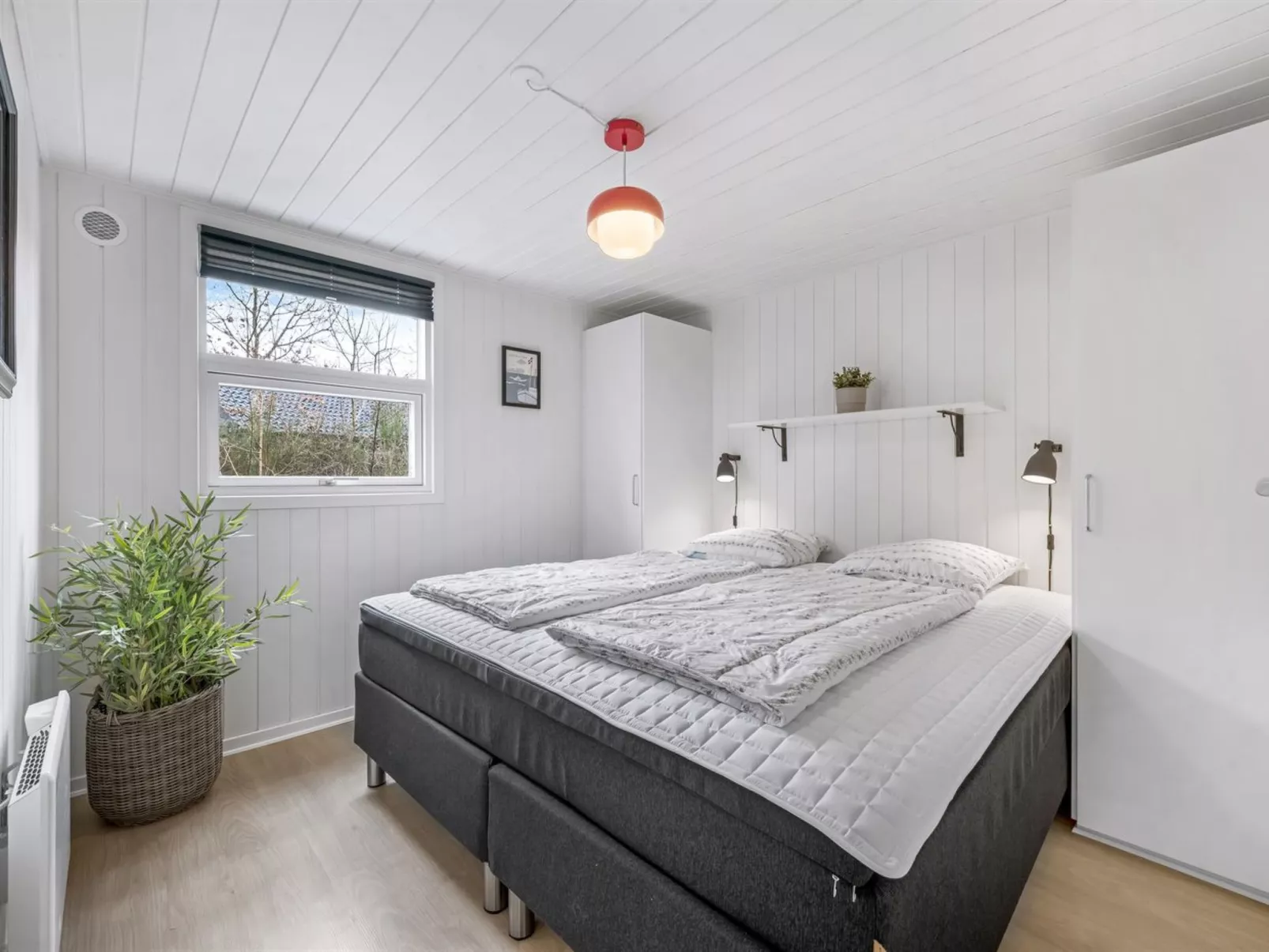 "Liviana" -  from the sea-Drinnen