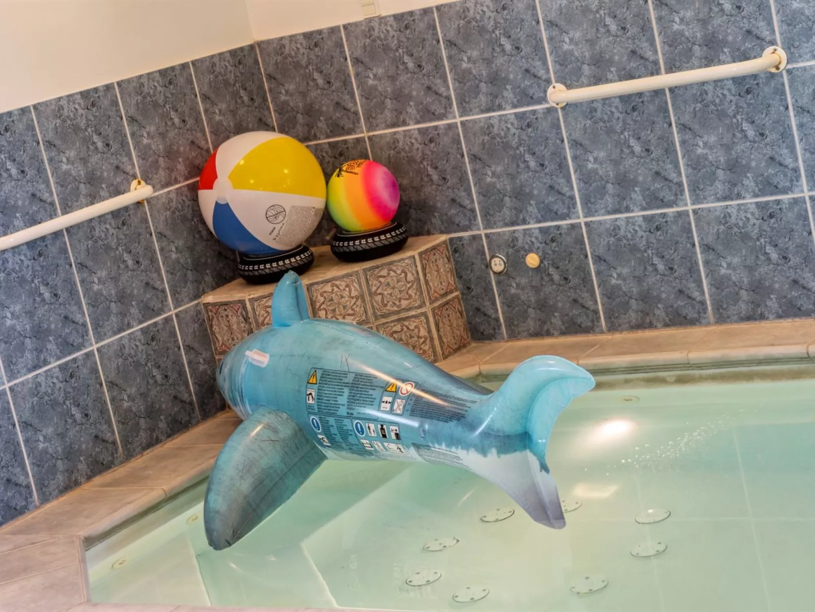 "Eunice" - 850m from the sea-Inside