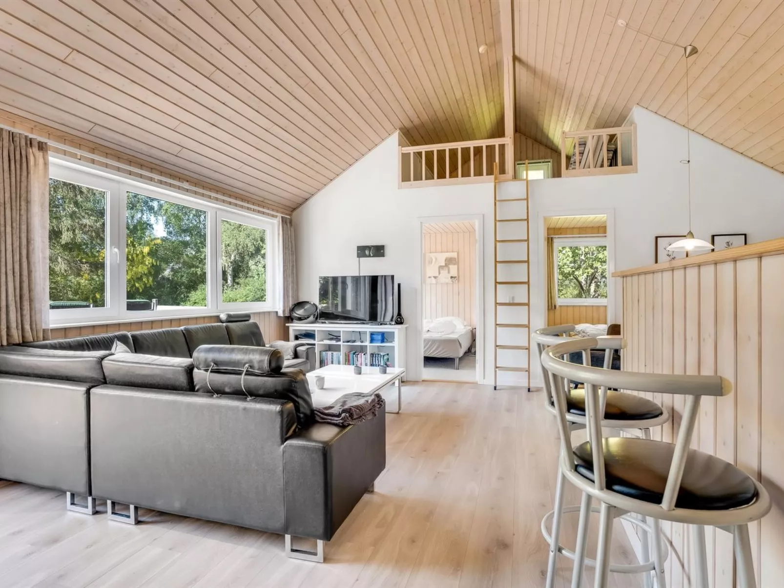 "Rohan" - 700m from the sea-Inside