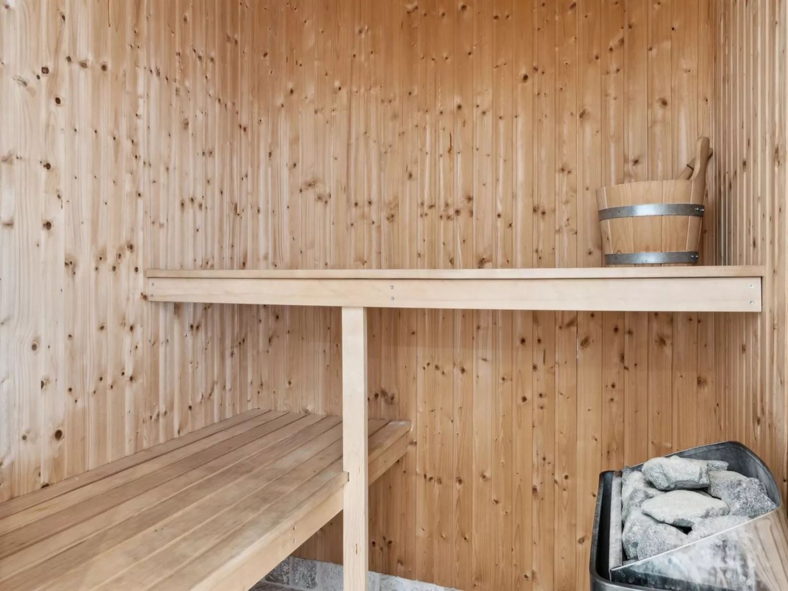 "Romil" - 2.1km from the sea-Inside