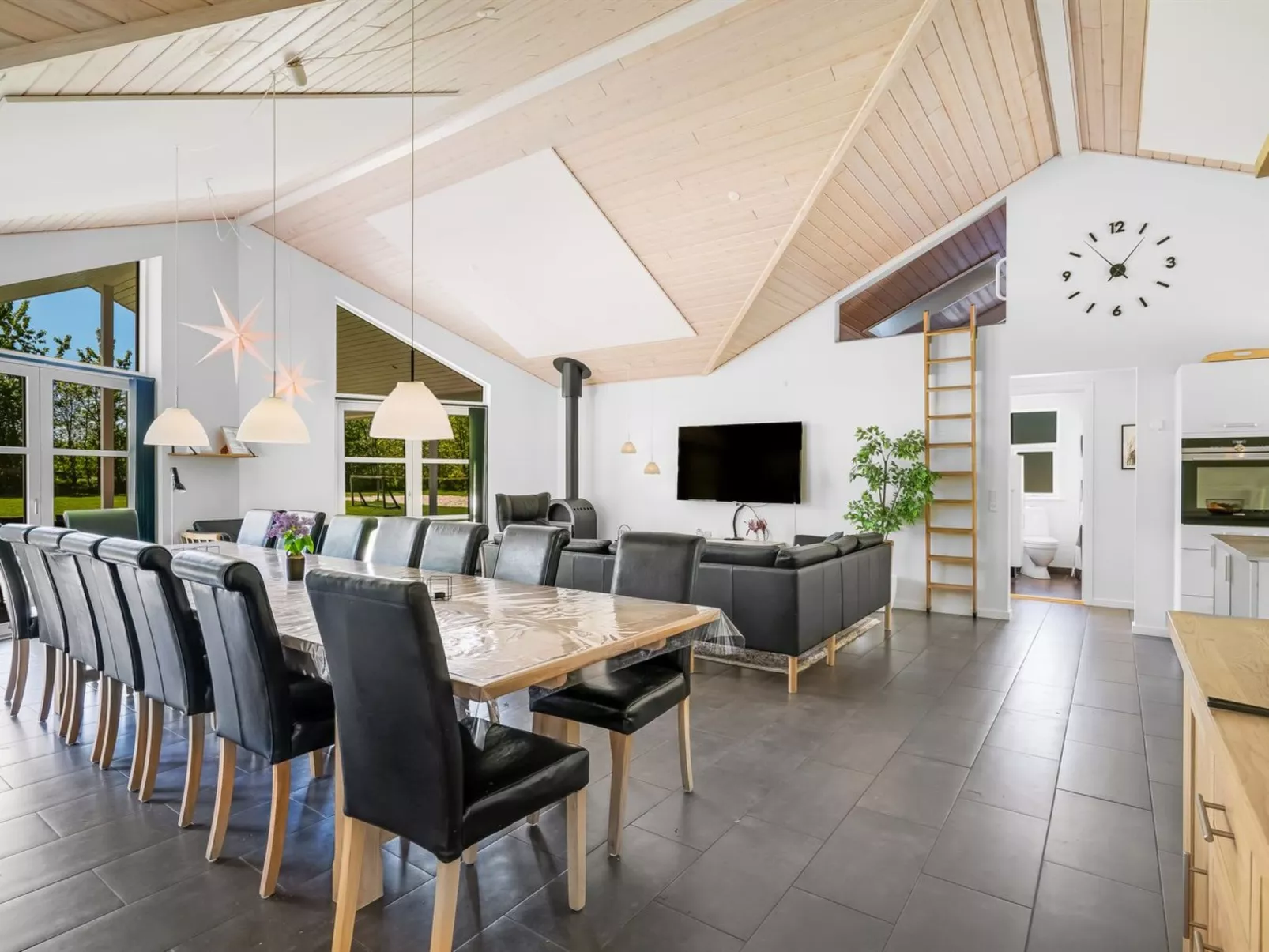 "Ahto" - 600m to the fjord-Inside