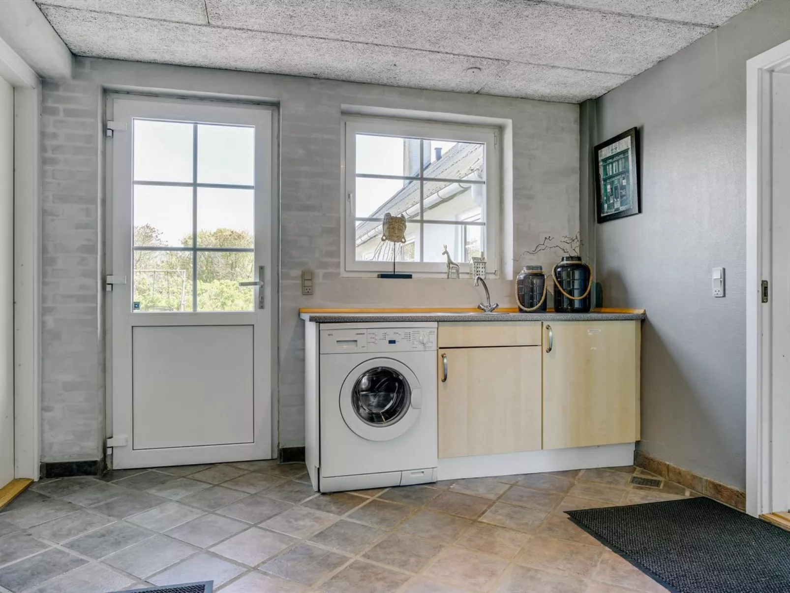 "Law" - 400m from the sea-Inside